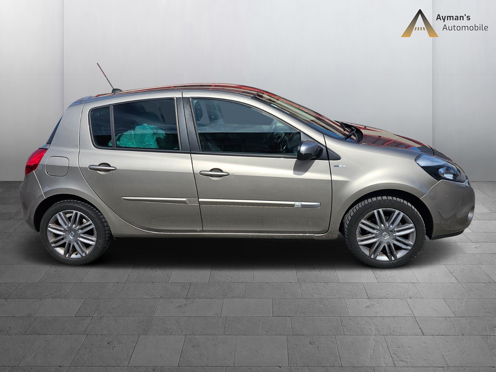 RENAULT Clio 1.2 16V Turbo Night&Day-image-9
