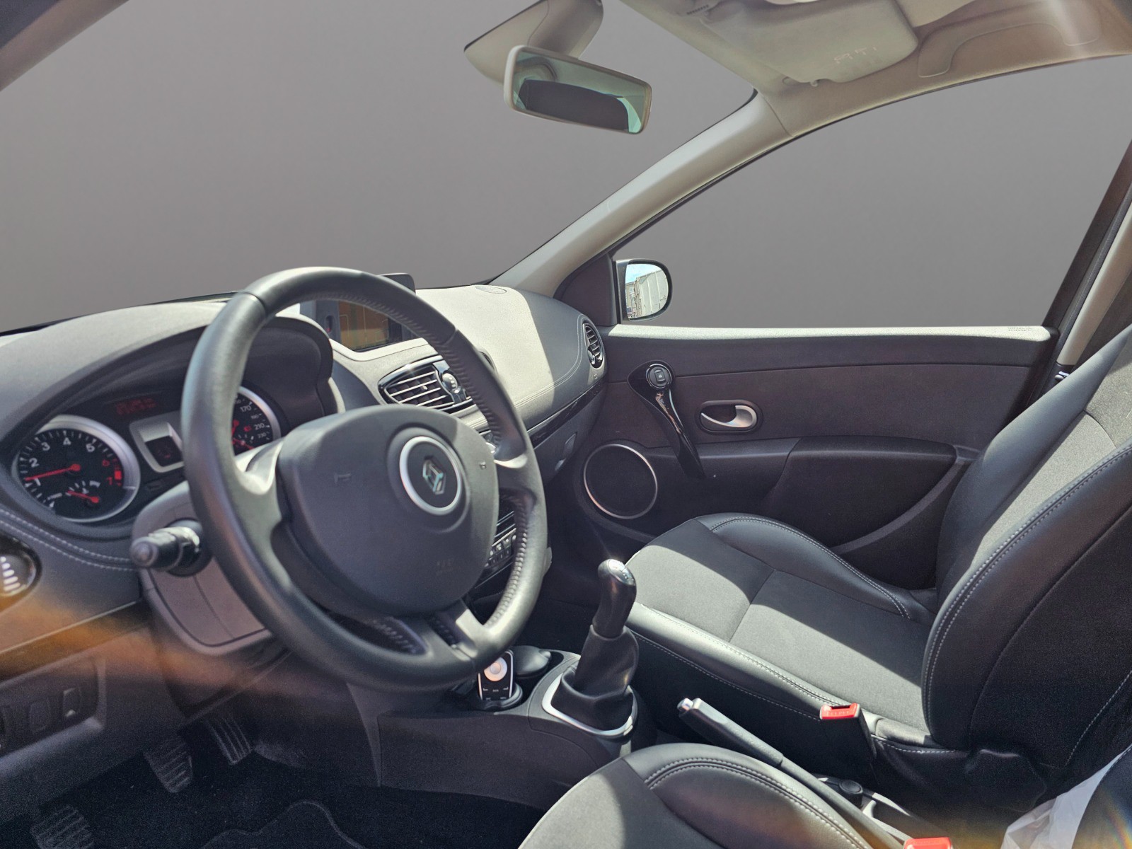 RENAULT Clio 1.2 16V Turbo Night&Day-image-11