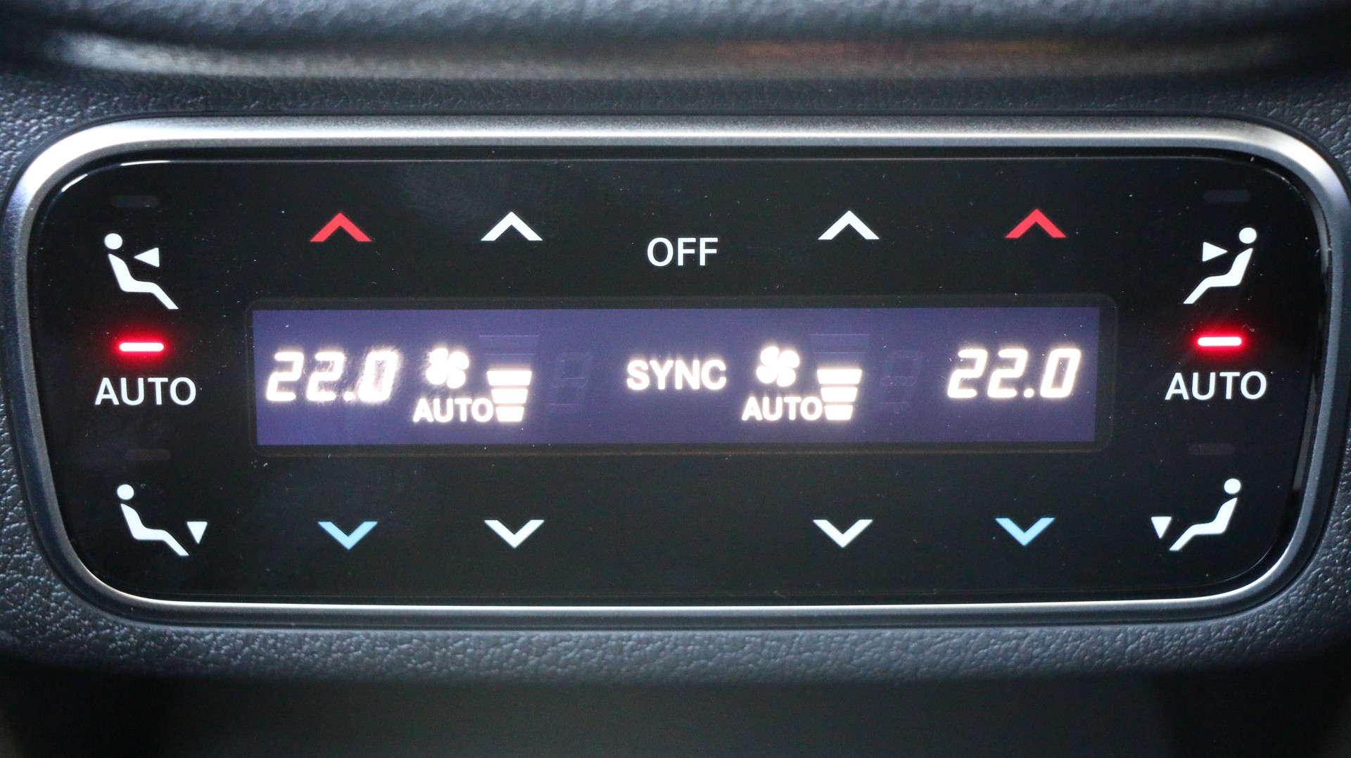 MERCEDES-BENZ GLC 300 d 4M 9G-Tronic-image-12