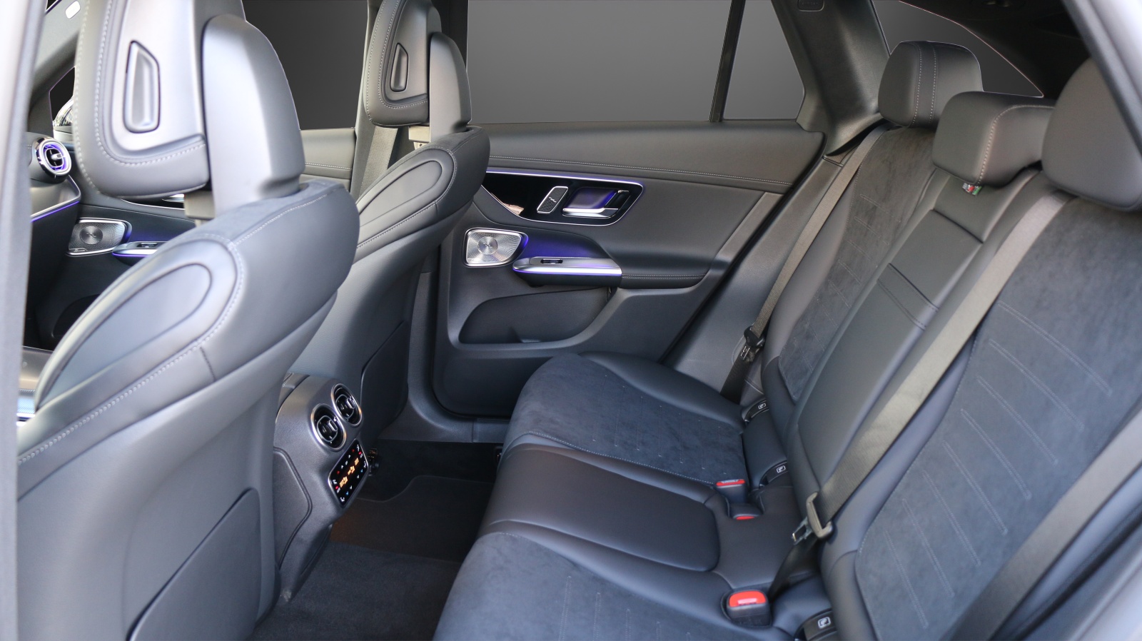 MERCEDES-BENZ GLC 300 d 4M 9G-Tronic-image-11