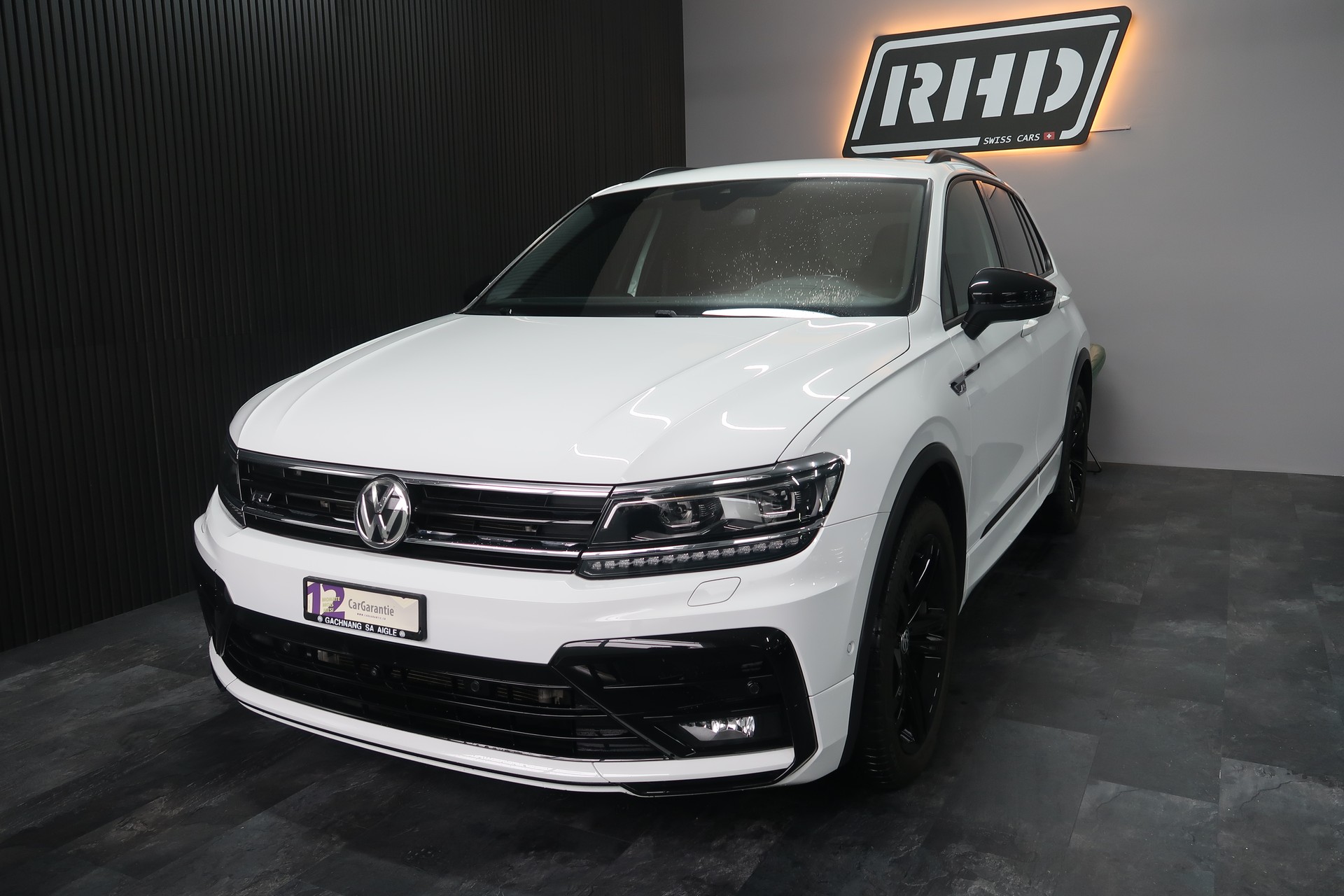 VW Tiguan 2.0 R-Line 4Motion / CH / MFK / GARANTIE-showroom-element-1