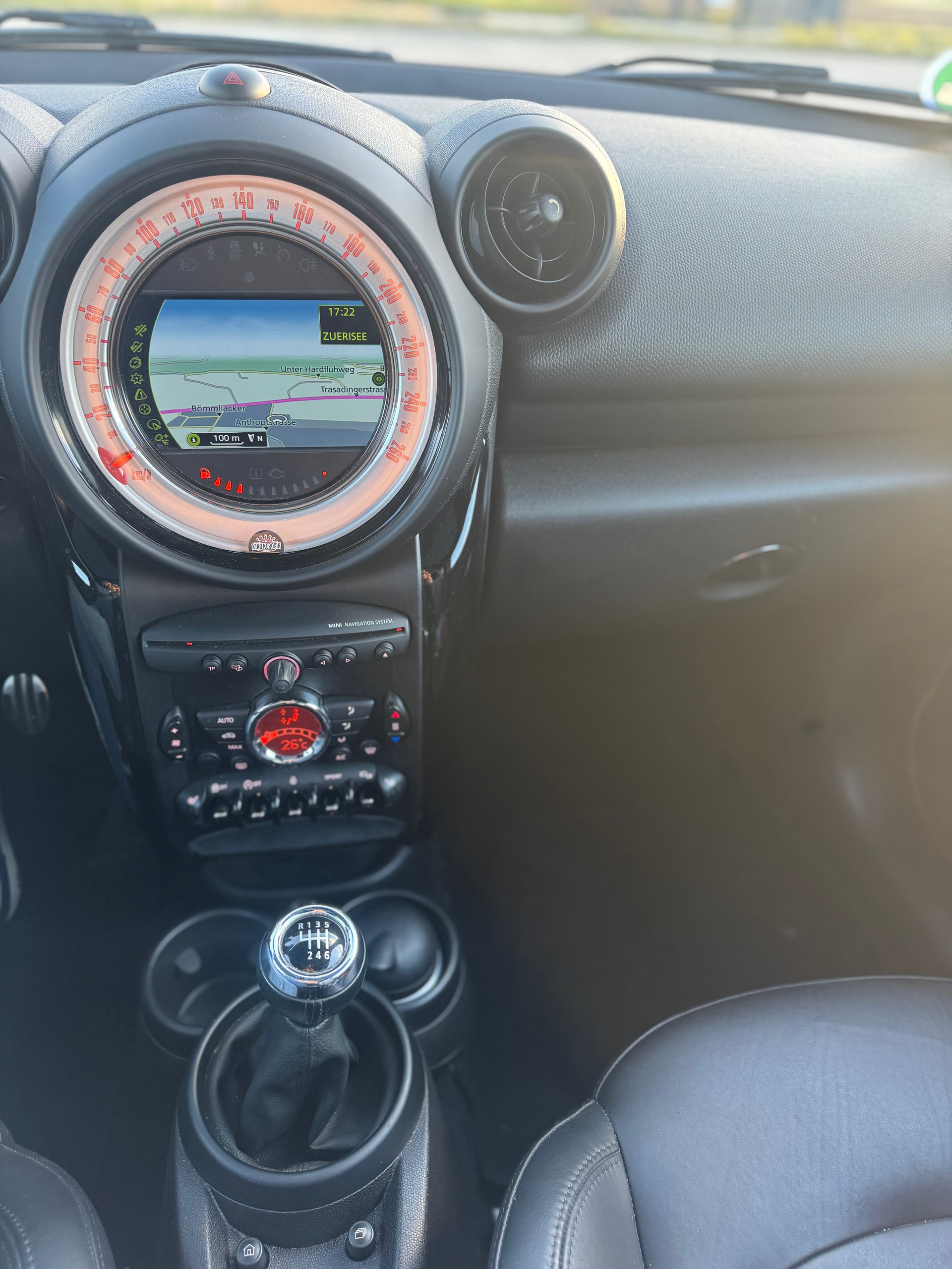 MINI Paceman Cooper S FWD-image-12