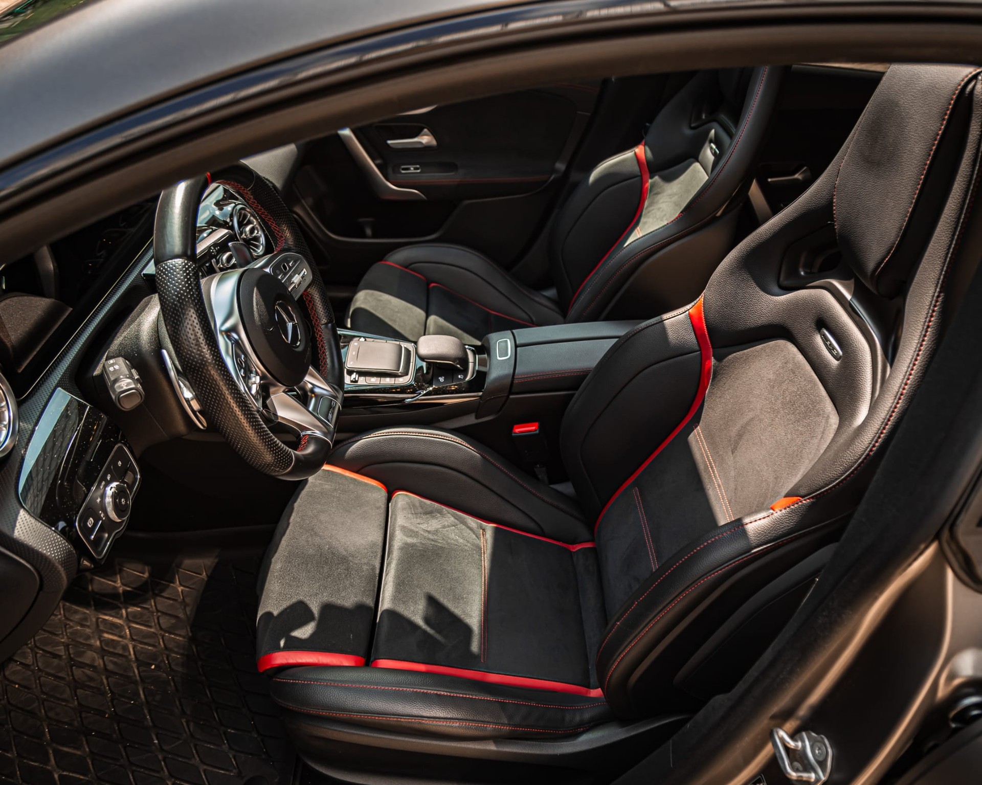 MERCEDES-BENZ CLA Shooting Brake 35 AMG 4Matic 7G-DCT-image-6