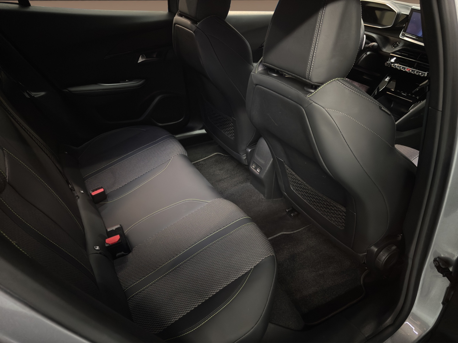 PEUGEOT 2008 1.2 145 MHEV GT-image-11