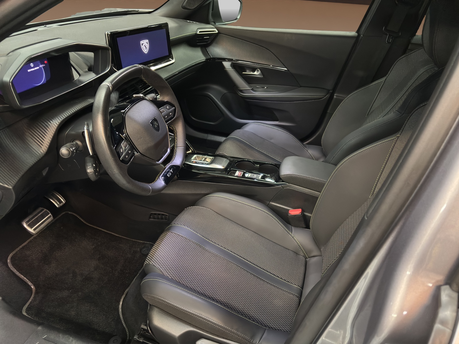 PEUGEOT 2008 1.2 145 MHEV GT-image-8