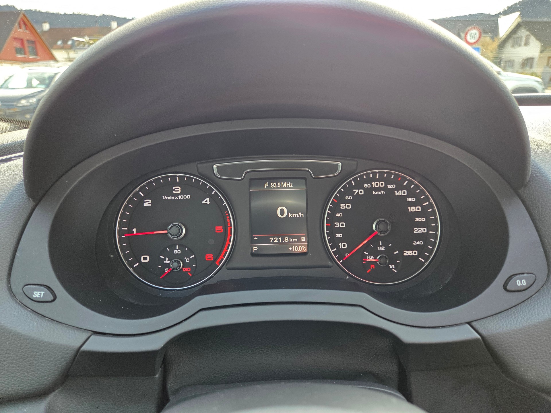 AUDI Q3 2.0 TDI sport quattro S-tronic-image-15
