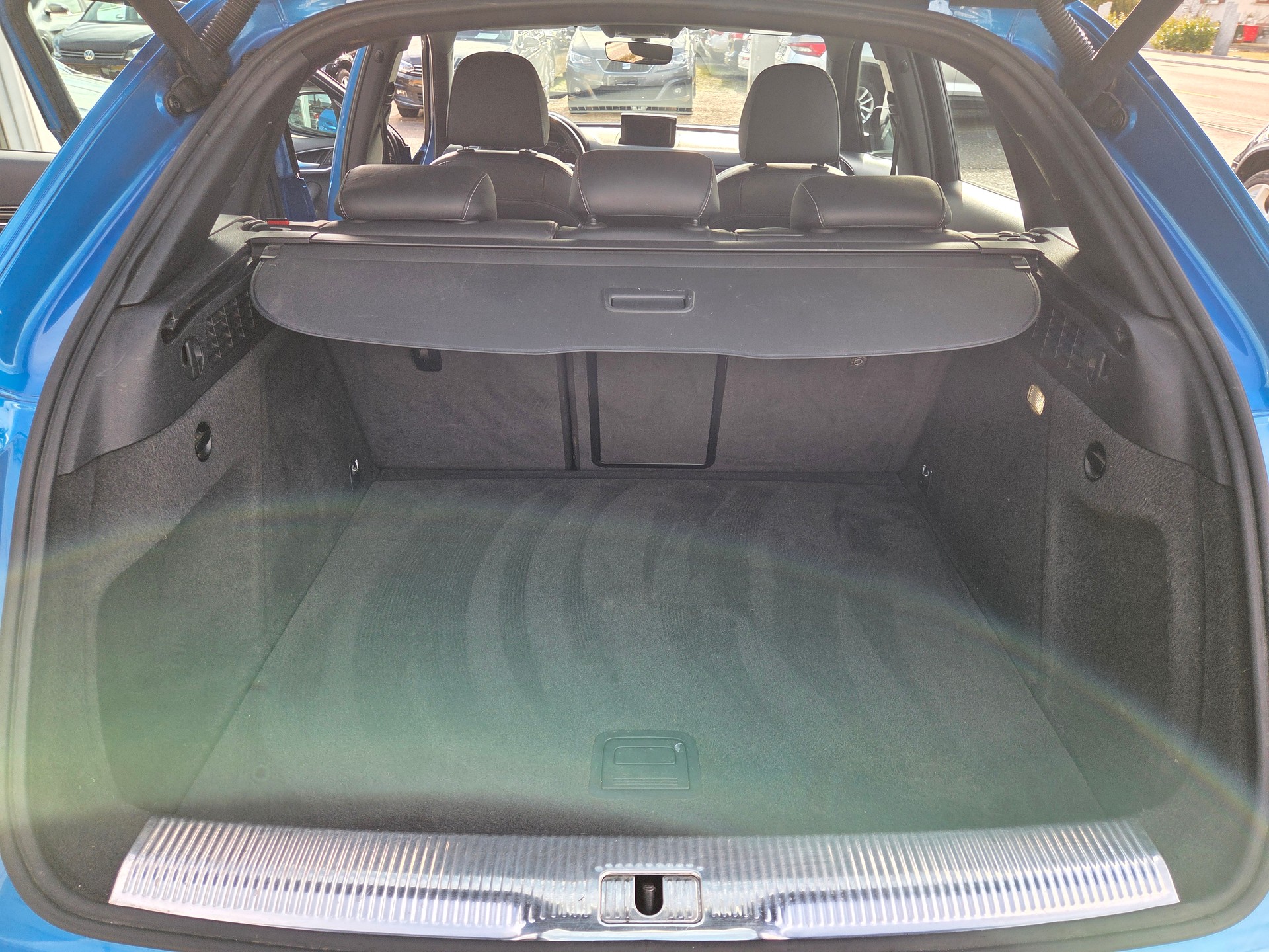 AUDI Q3 2.0 TDI sport quattro S-tronic-image-11