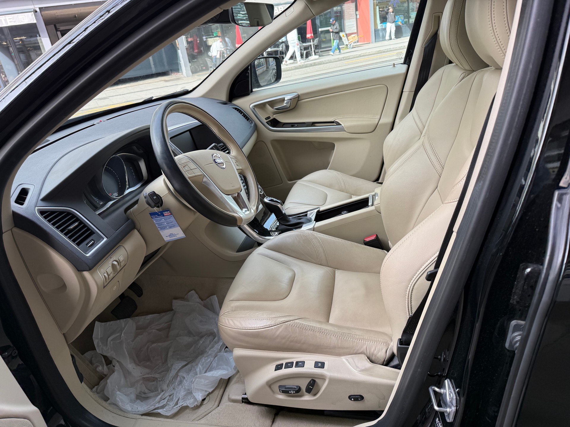 VOLVO XC60 D3 Summum Geartronic-image-6