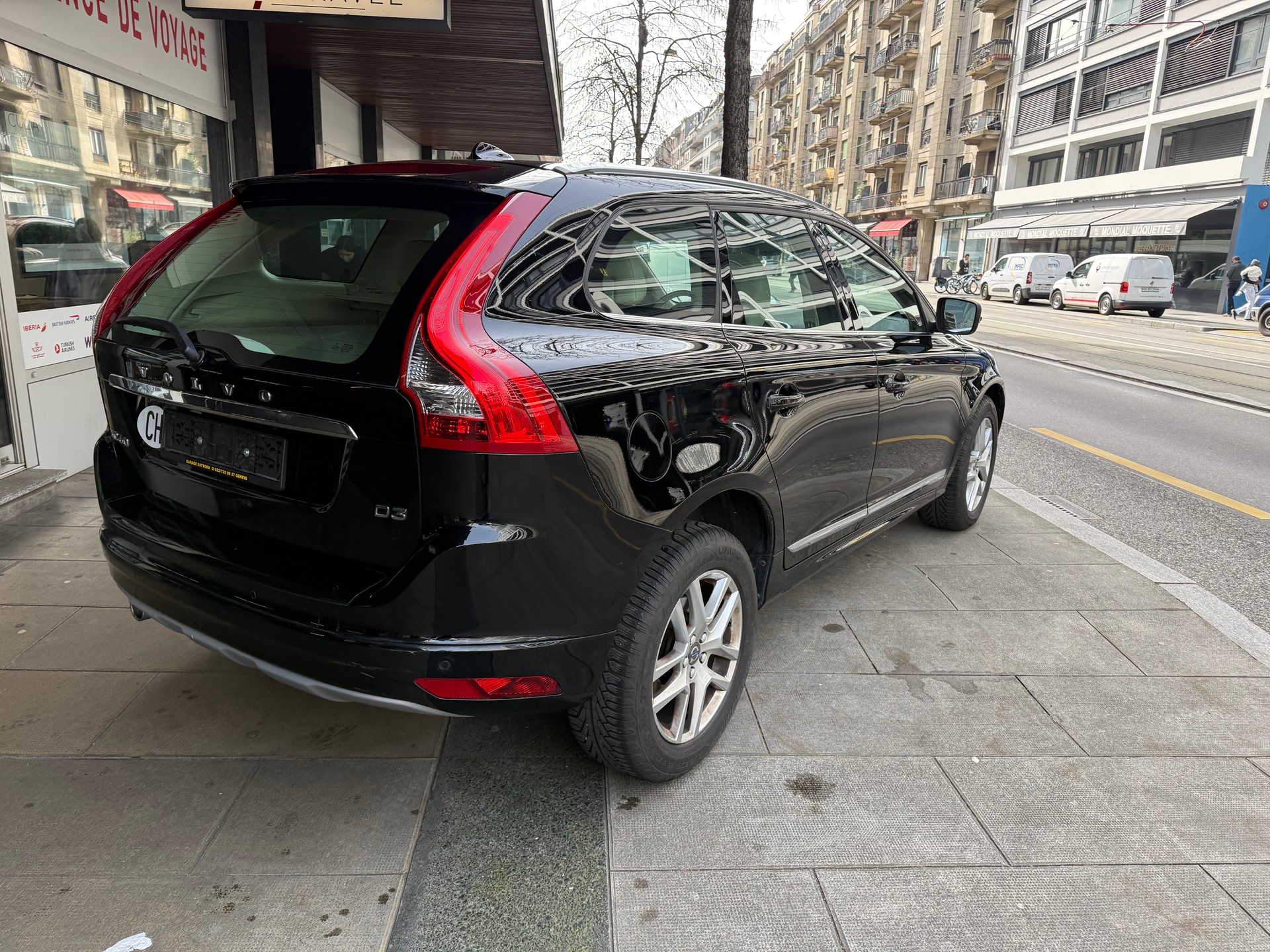 VOLVO XC60 D3 Summum Geartronic-image-3