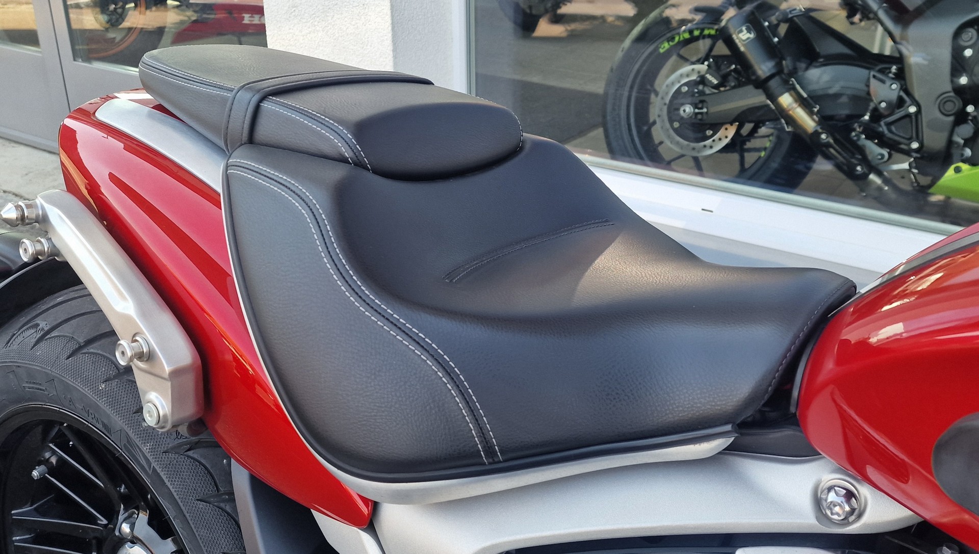 TRIUMPH Rocket 3 R-image-3