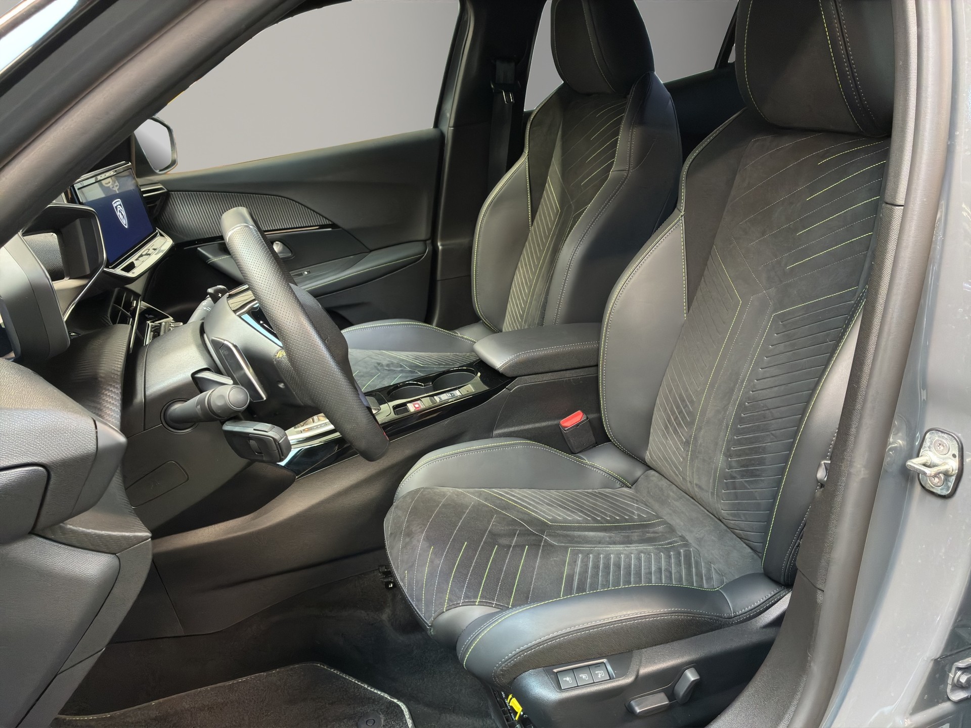 PEUGEOT 2008 1.2 PureTech GT-image-6