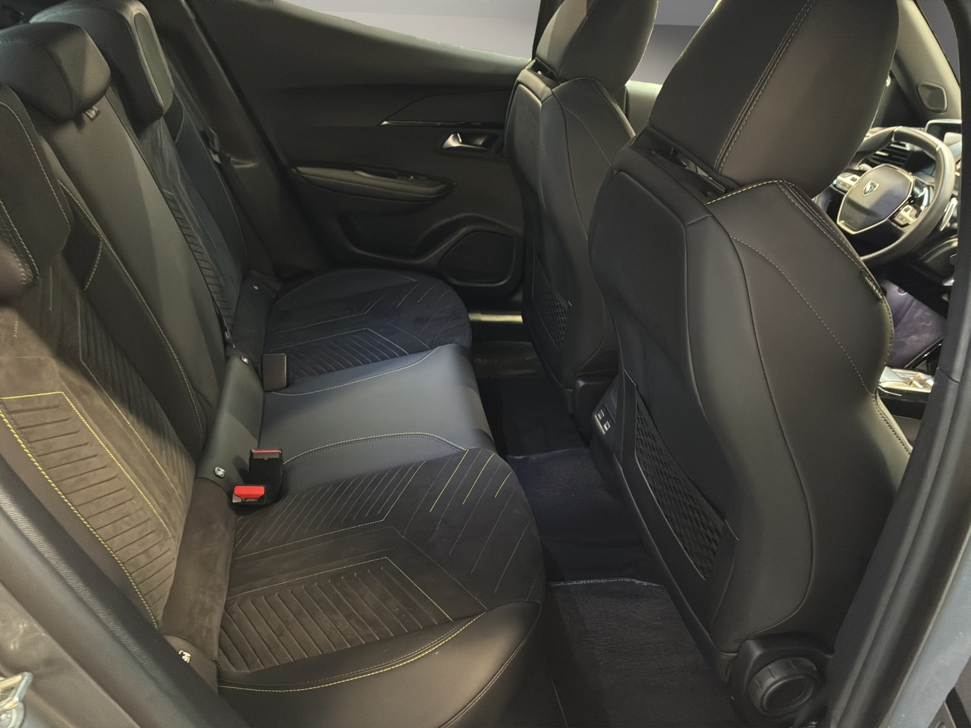 PEUGEOT 2008 1.2 PureTech GT-image-8