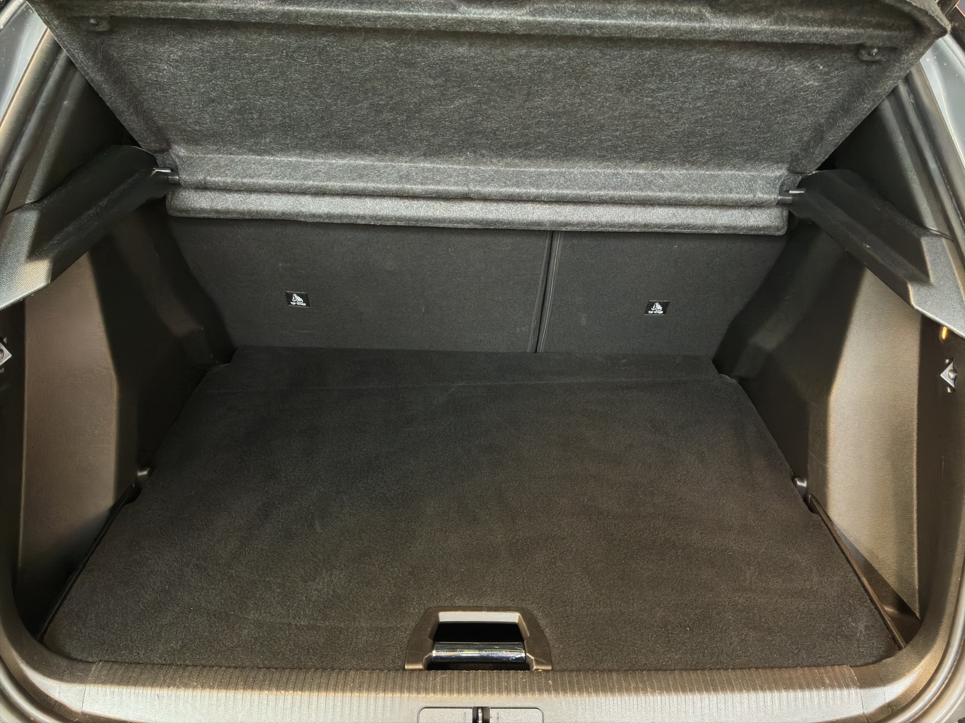 PEUGEOT 2008 1.2 PureTech GT-image-11