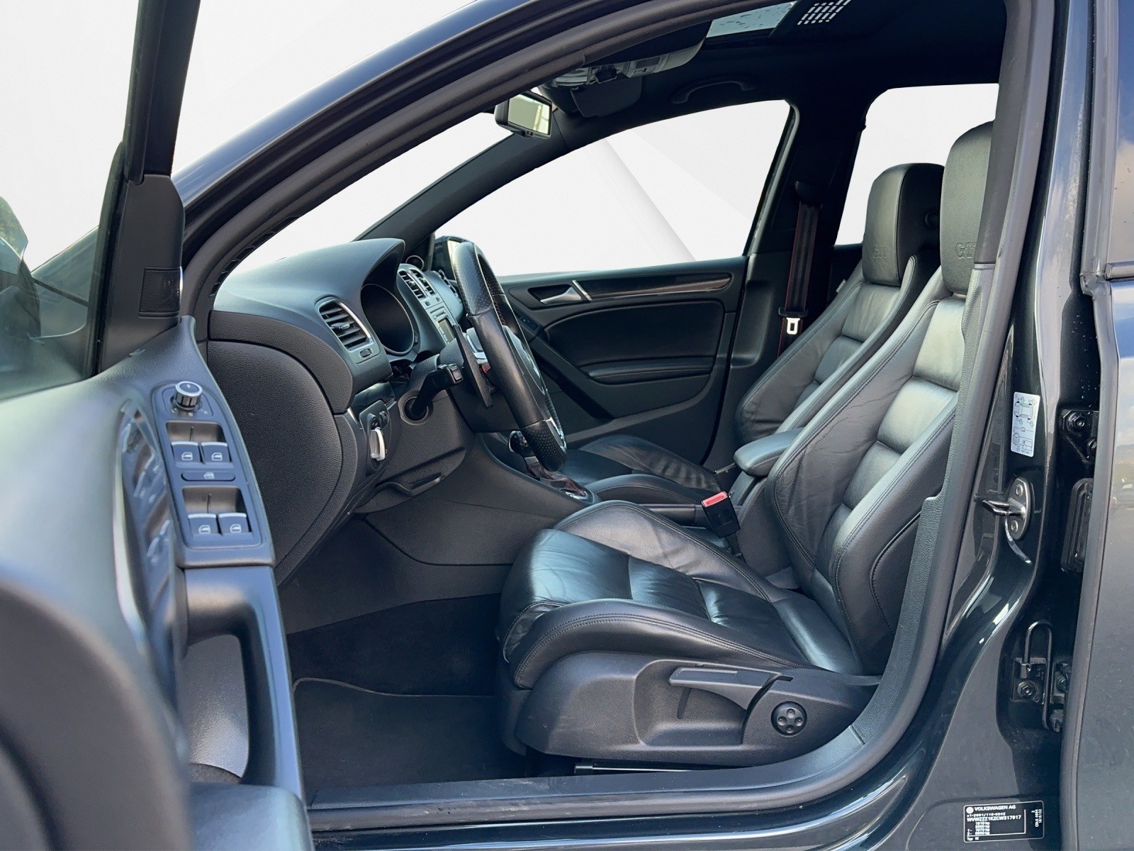 VW Golf VI 2.0 TSI GTI Edition 35 DSG-image-8