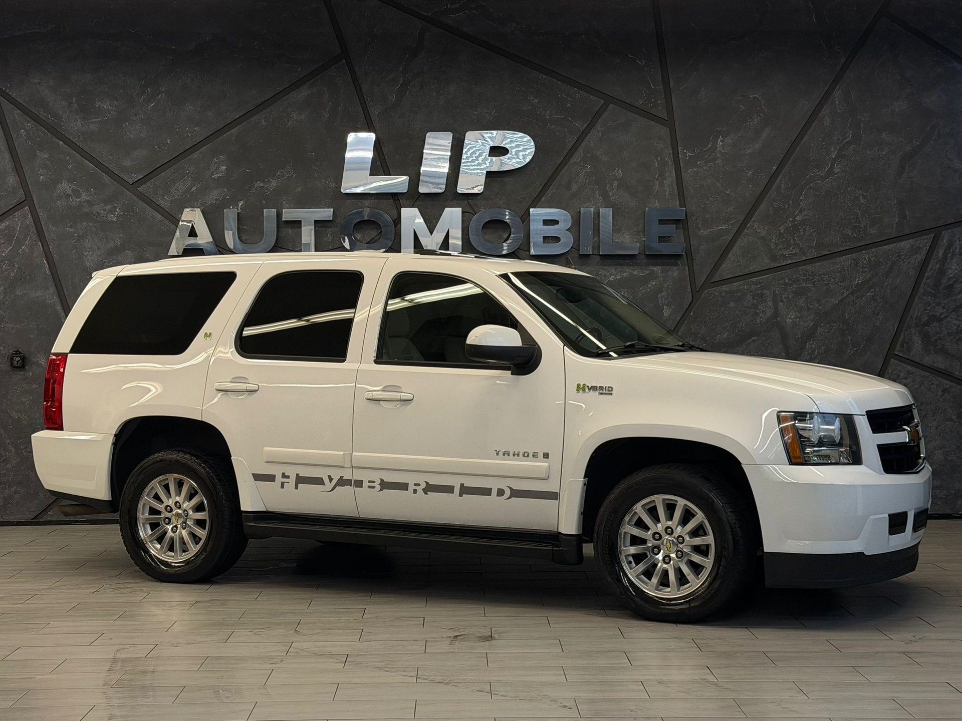 CHEVROLET TAHOE 6.0 Hybrid-showroom-element-2