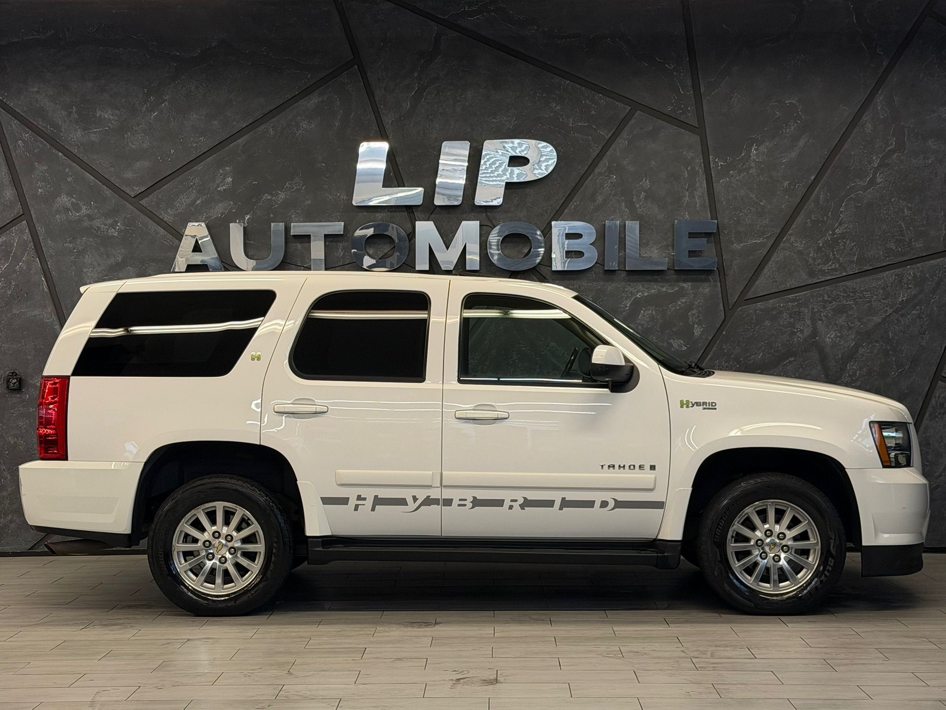 CHEVROLET TAHOE 6.0 Hybrid-showroom-element-3