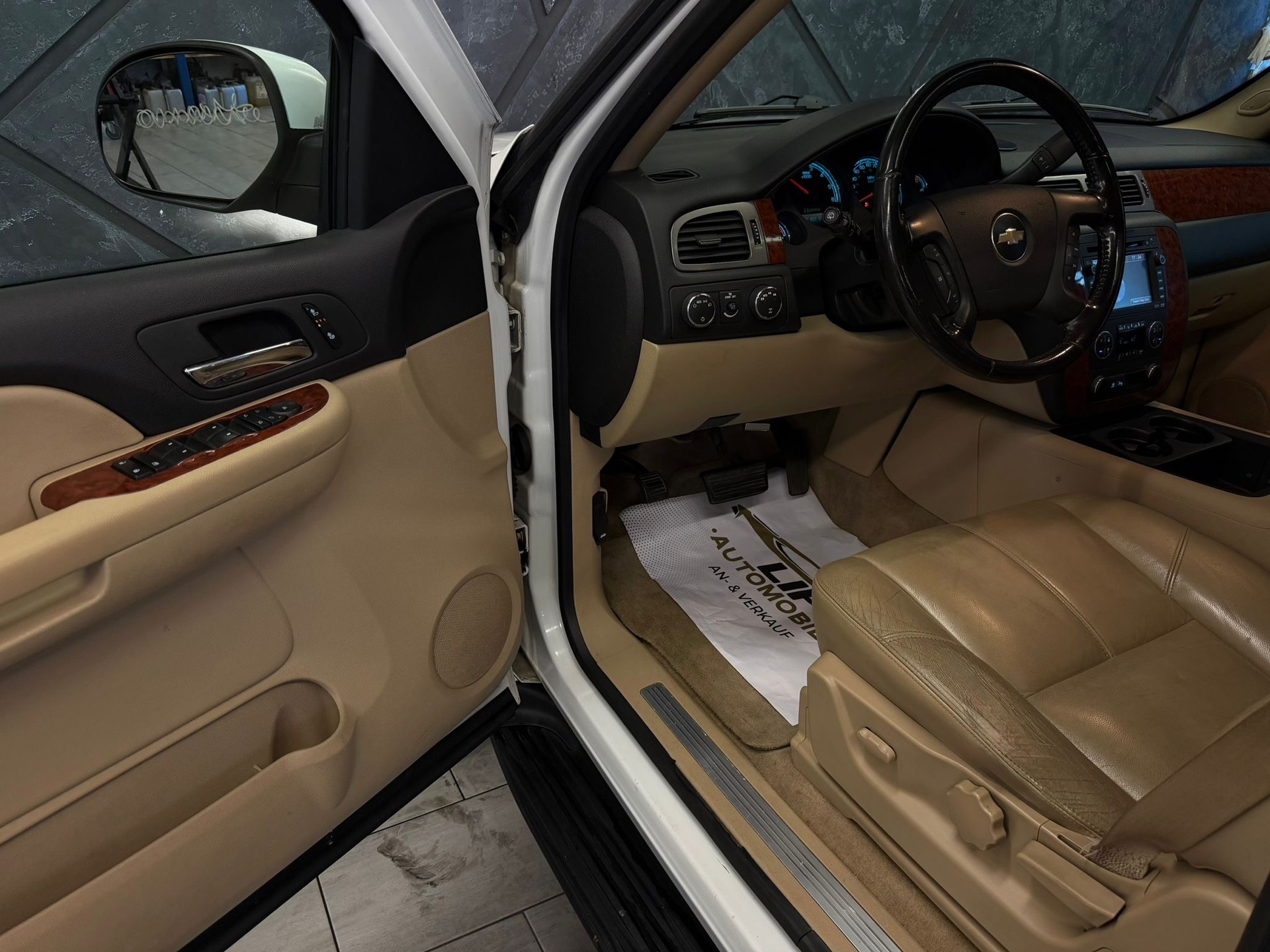 CHEVROLET TAHOE 6.0 Hybrid-image-10