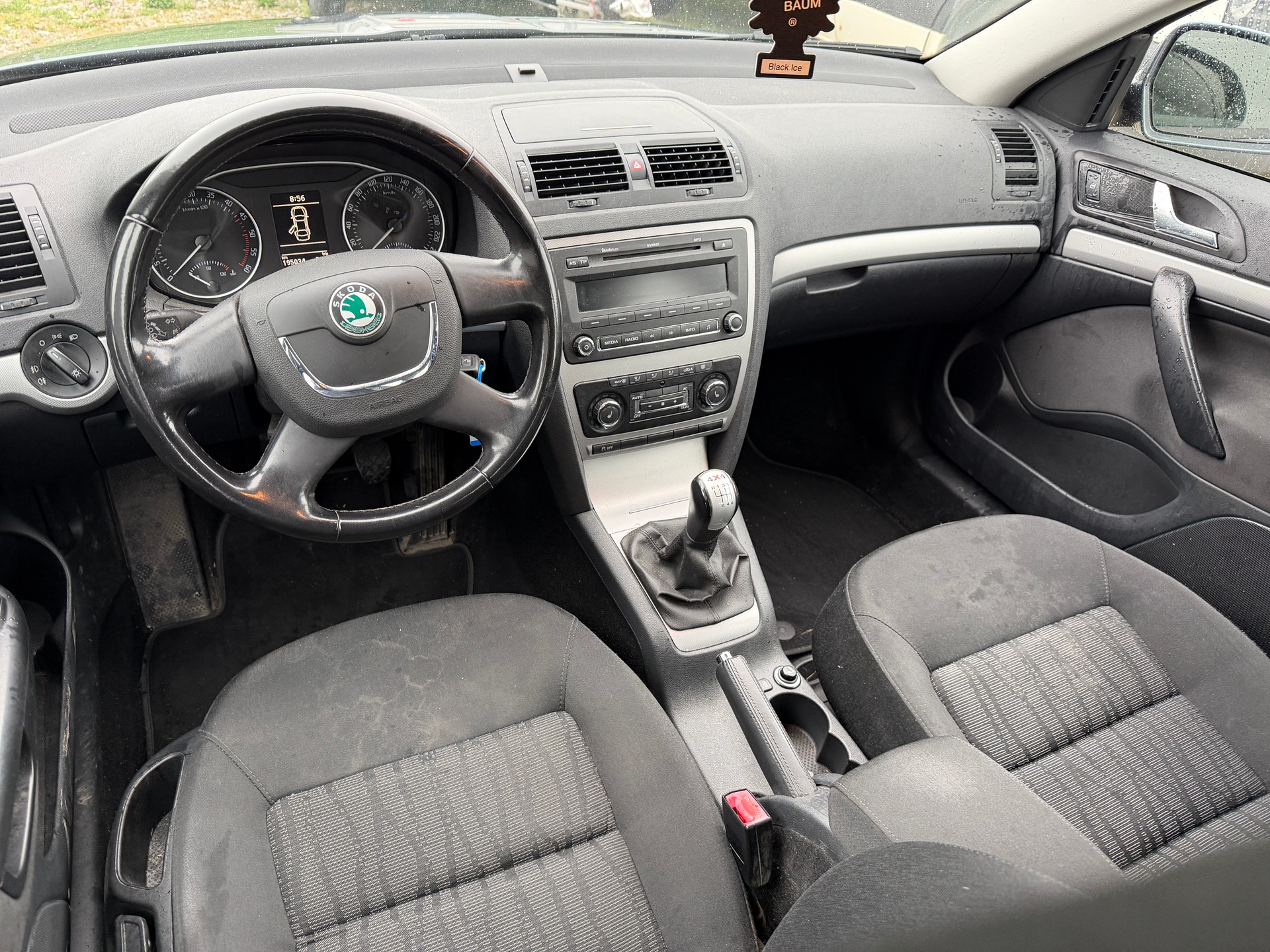 SKODA Octavia Combi 1.6 TDI Swiss Adventure 4x4-image-4