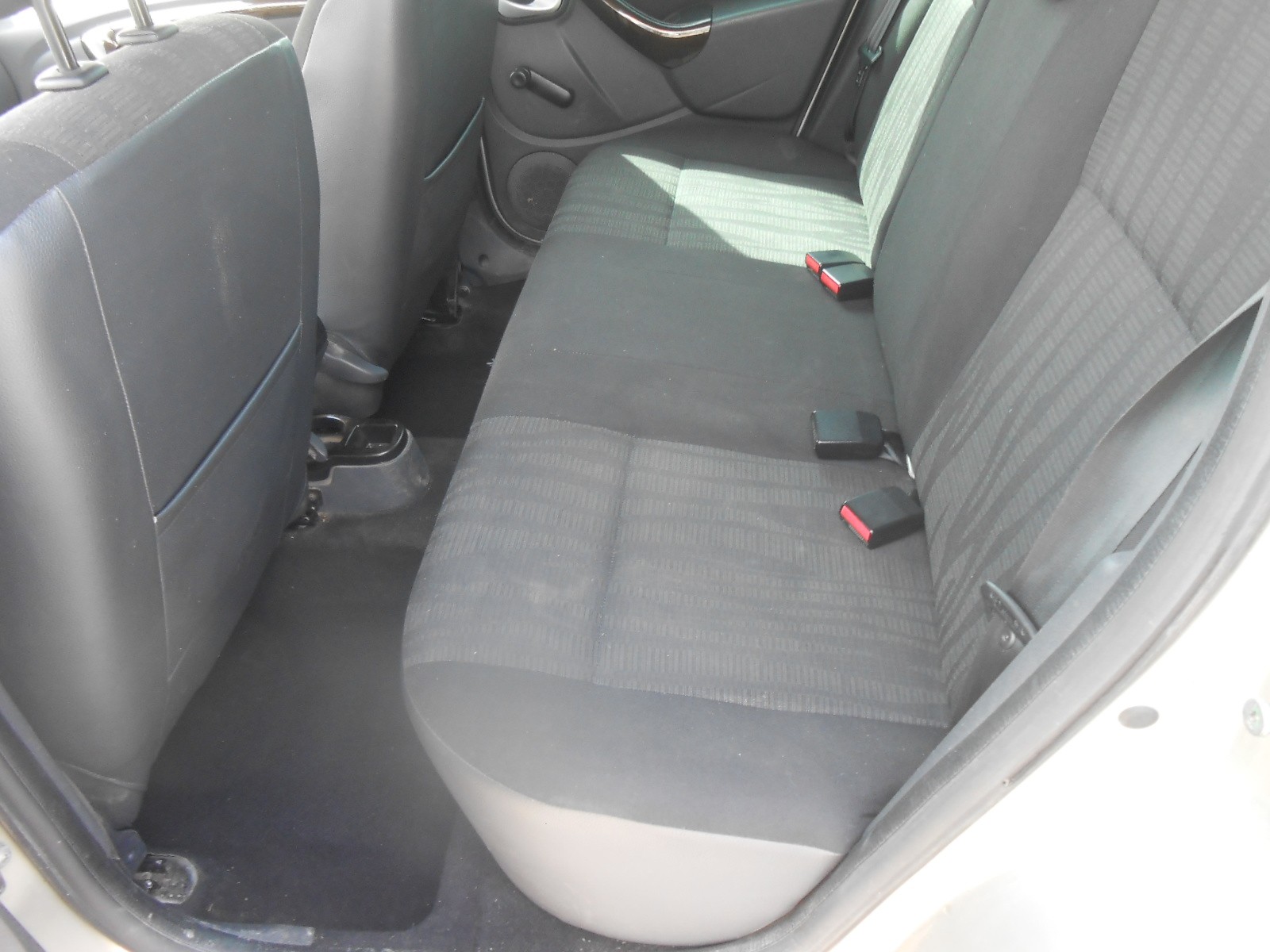 DACIA Duster 1.5 dCi Lauréate 4x4-image-11