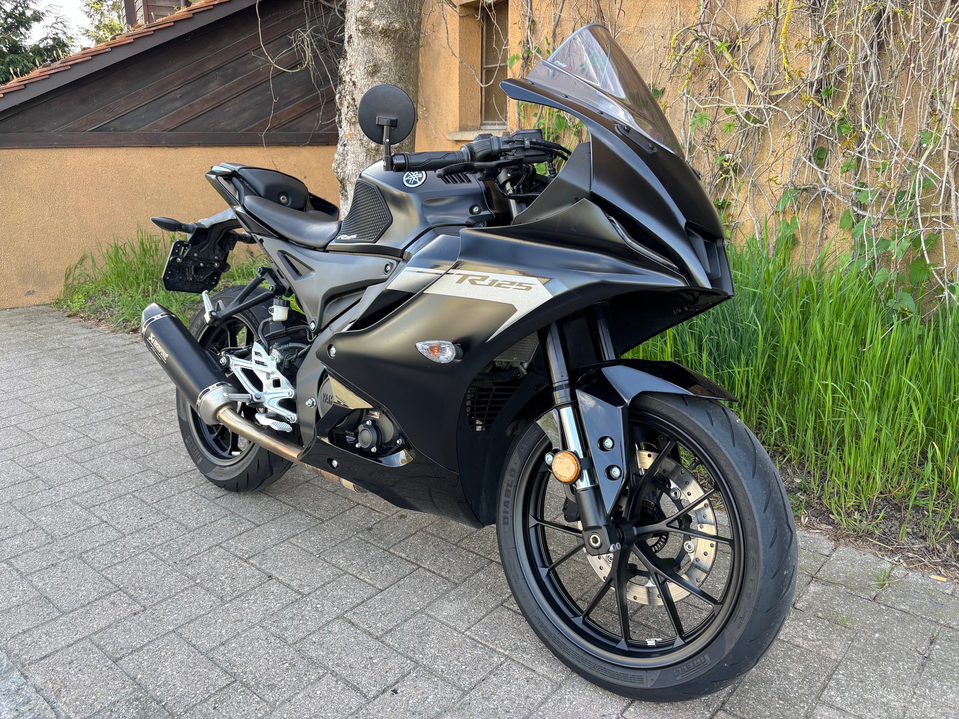 YAMAHA YZF-R 125 ABS-image-2