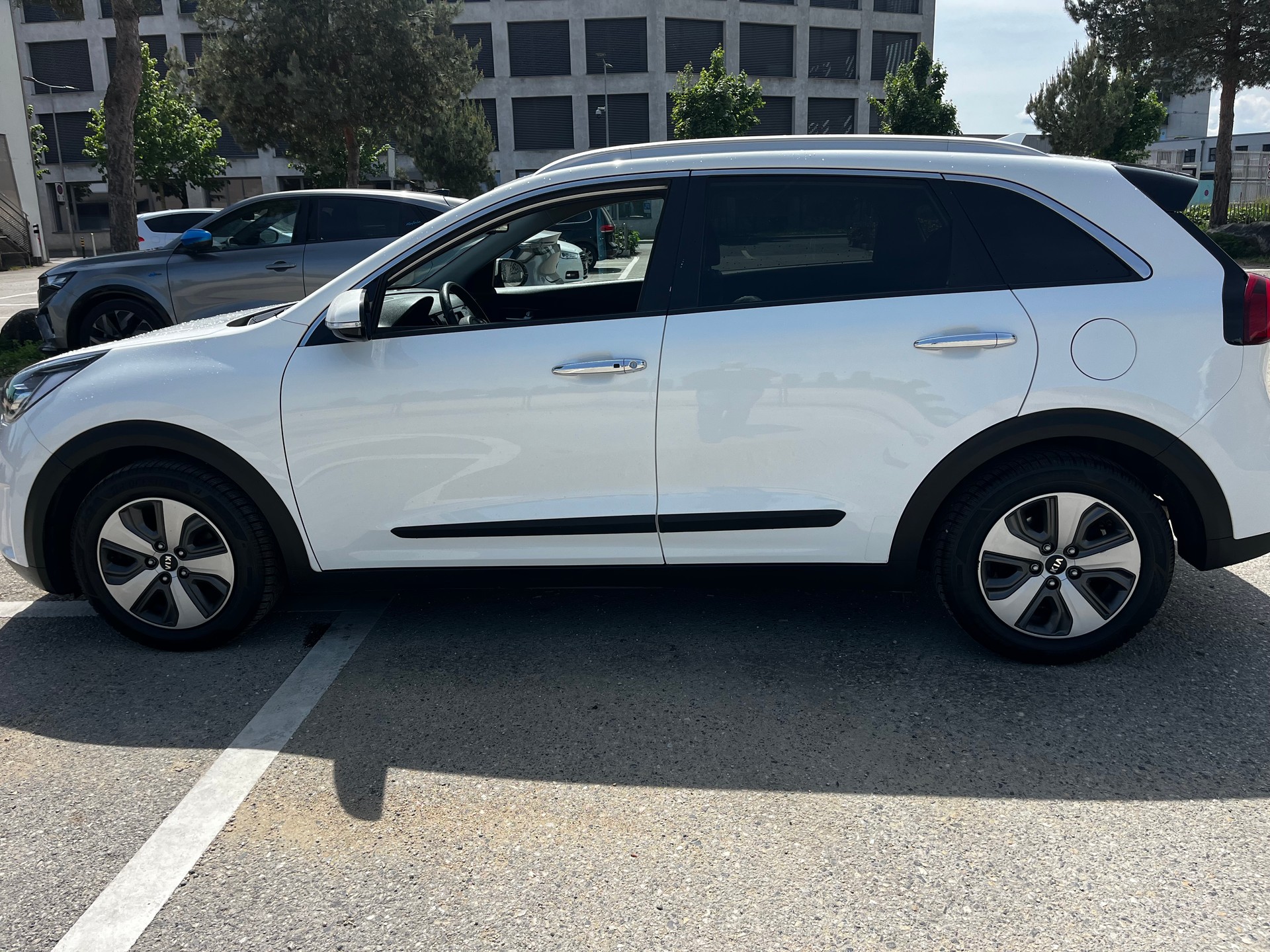 KIA Niro 1.6GDi Hybrid Style DCT-image-4