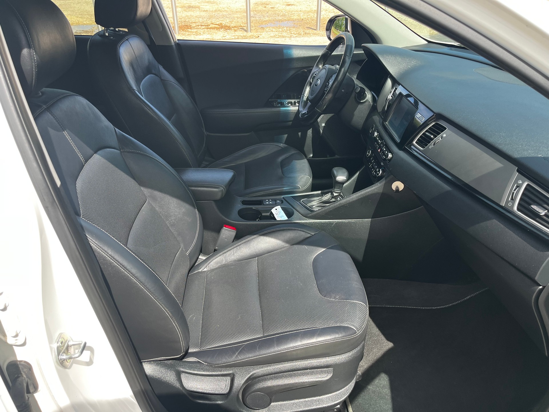 KIA Niro 1.6GDi Hybrid Style DCT-image-9
