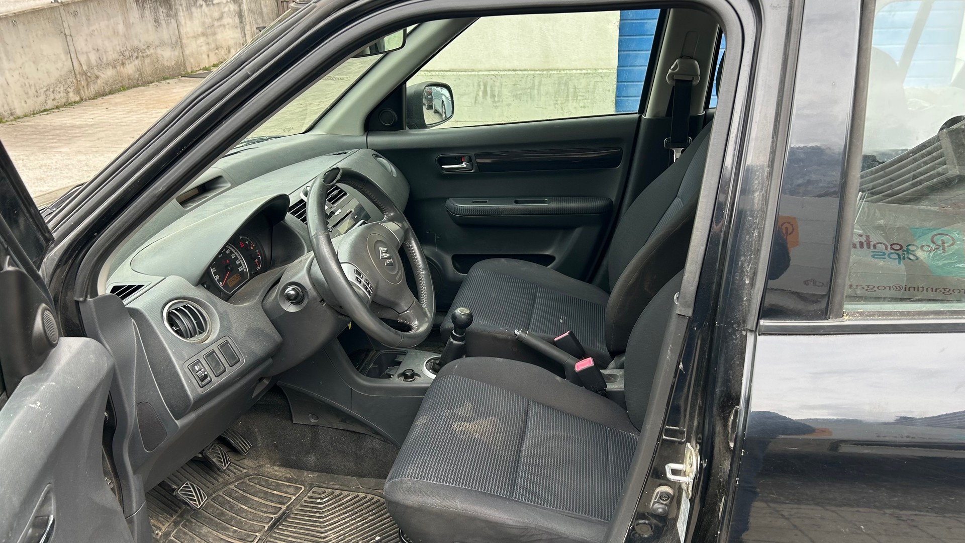 SUZUKI Swift 1.3i 16V GL 4x4-image-5
