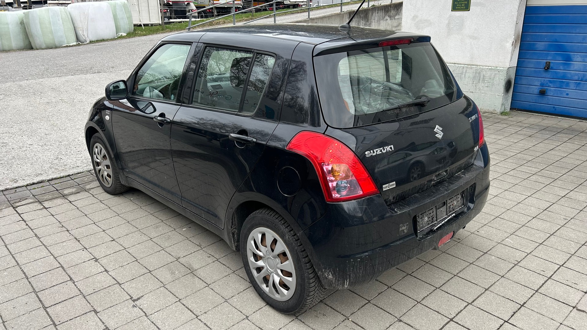 SUZUKI Swift 1.3i 16V GL 4x4-image-3