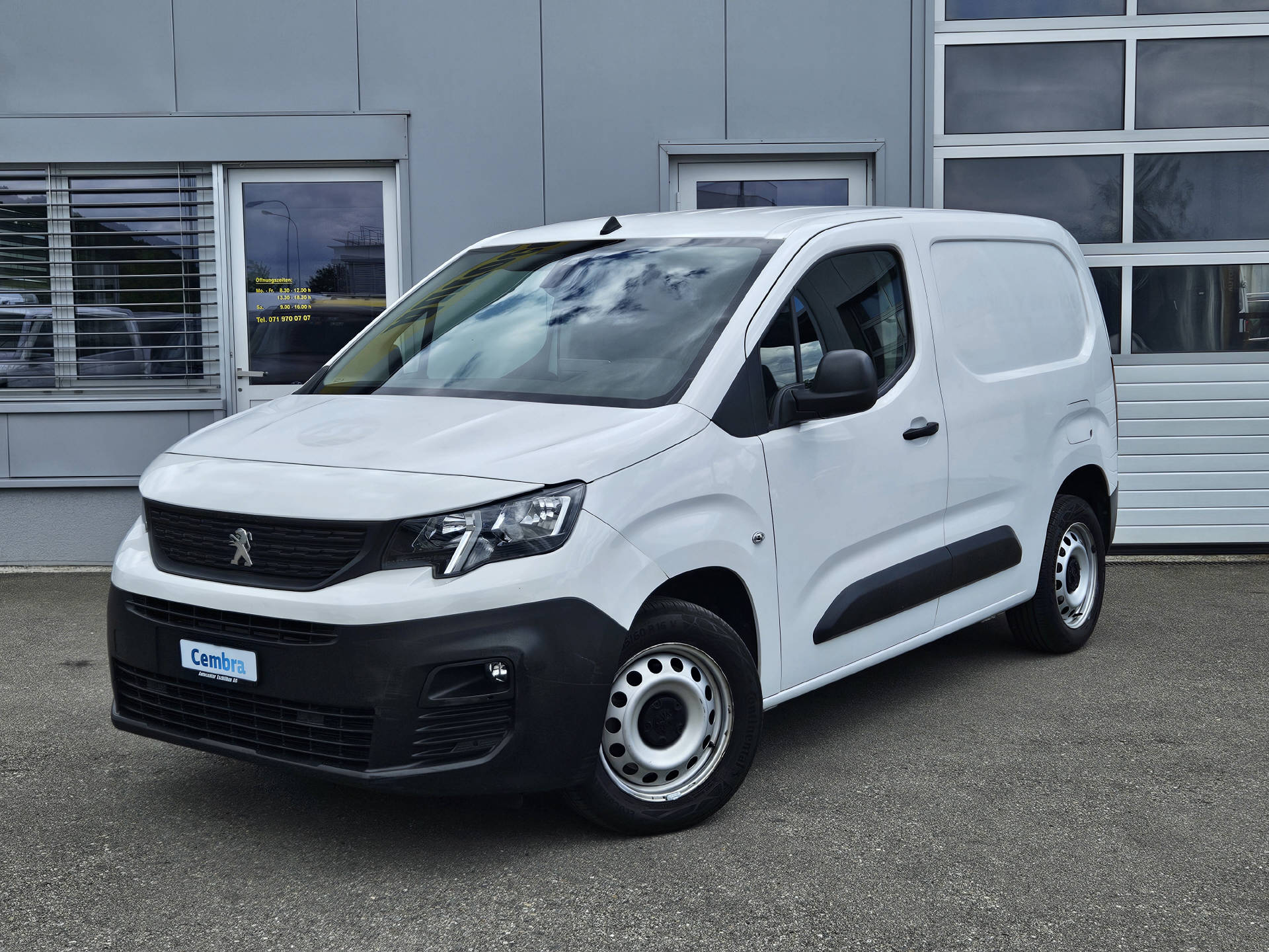 PEUGEOT Partner Kaw. 1000 Standard 1.5 BlueHDI 130 Asphalt S/S Long-showroom-element-1