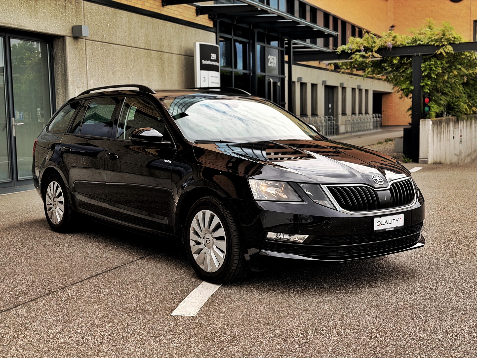 SKODA Octavia Combi 2.0 TDI Ambition DSG-image-5