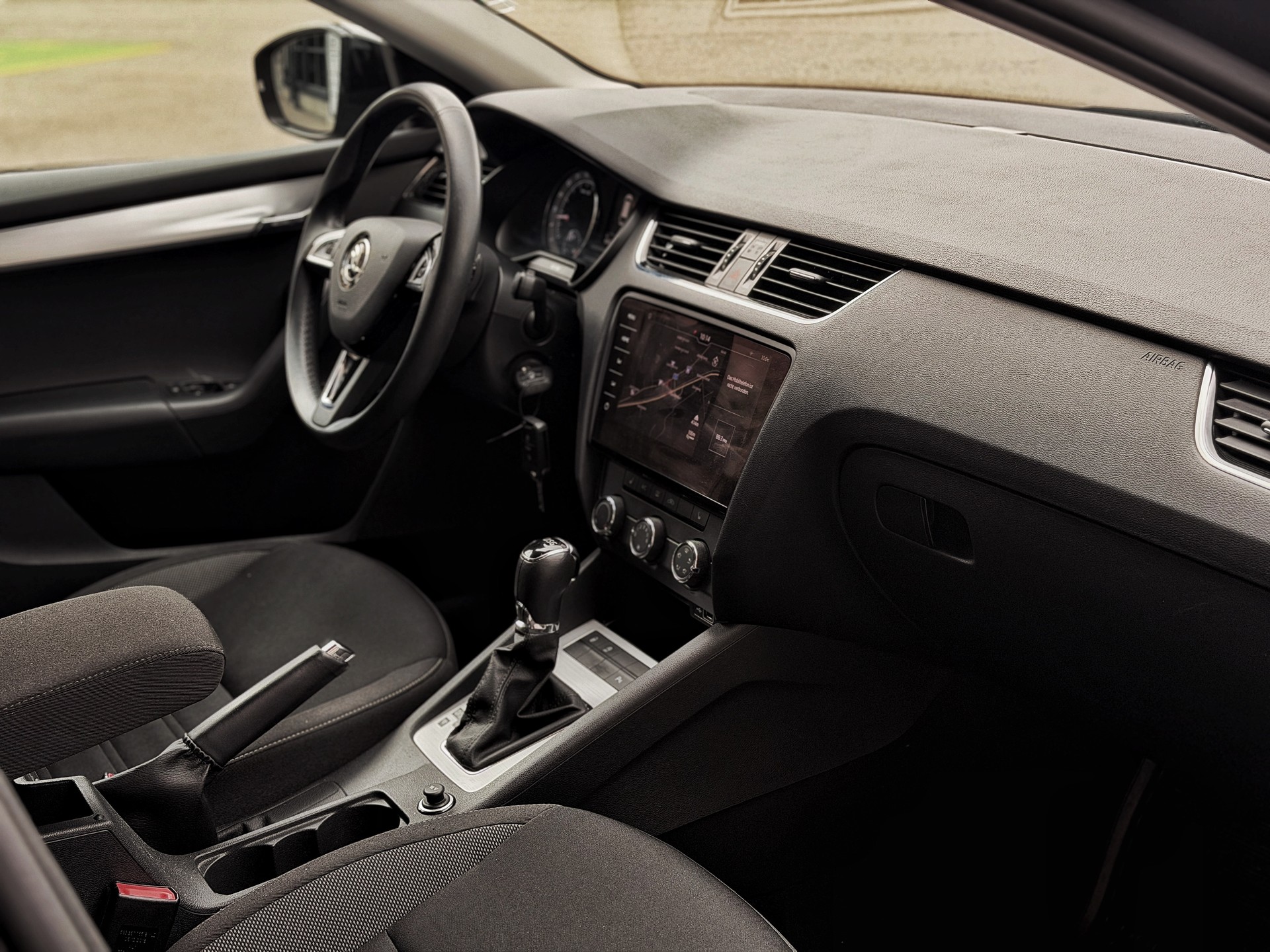 SKODA Octavia Combi 2.0 TDI Ambition DSG-image-23