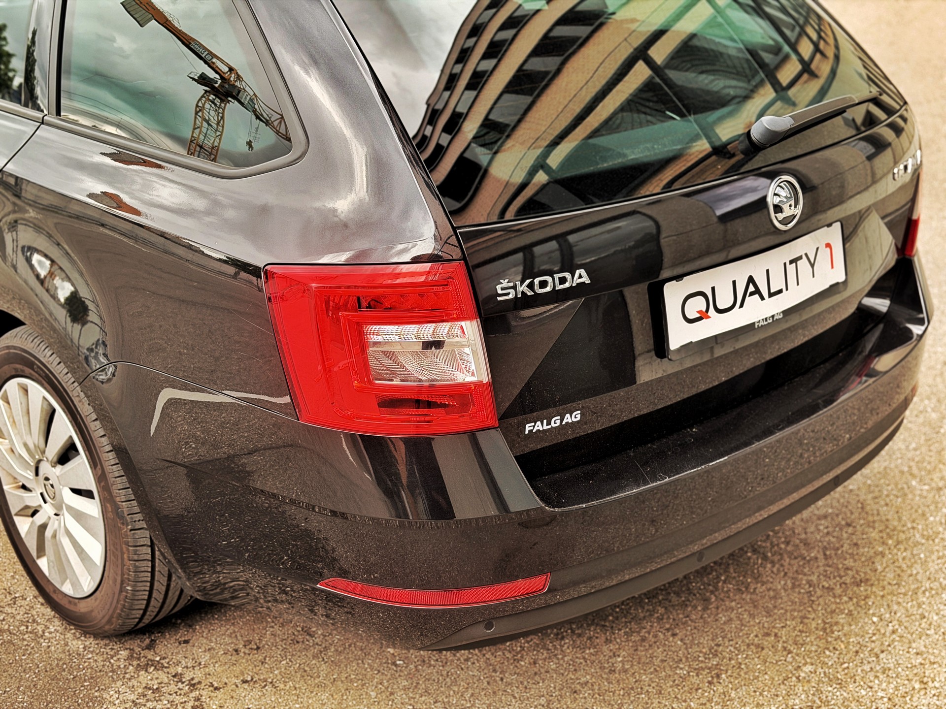 SKODA Octavia Combi 2.0 TDI Ambition DSG-image-12