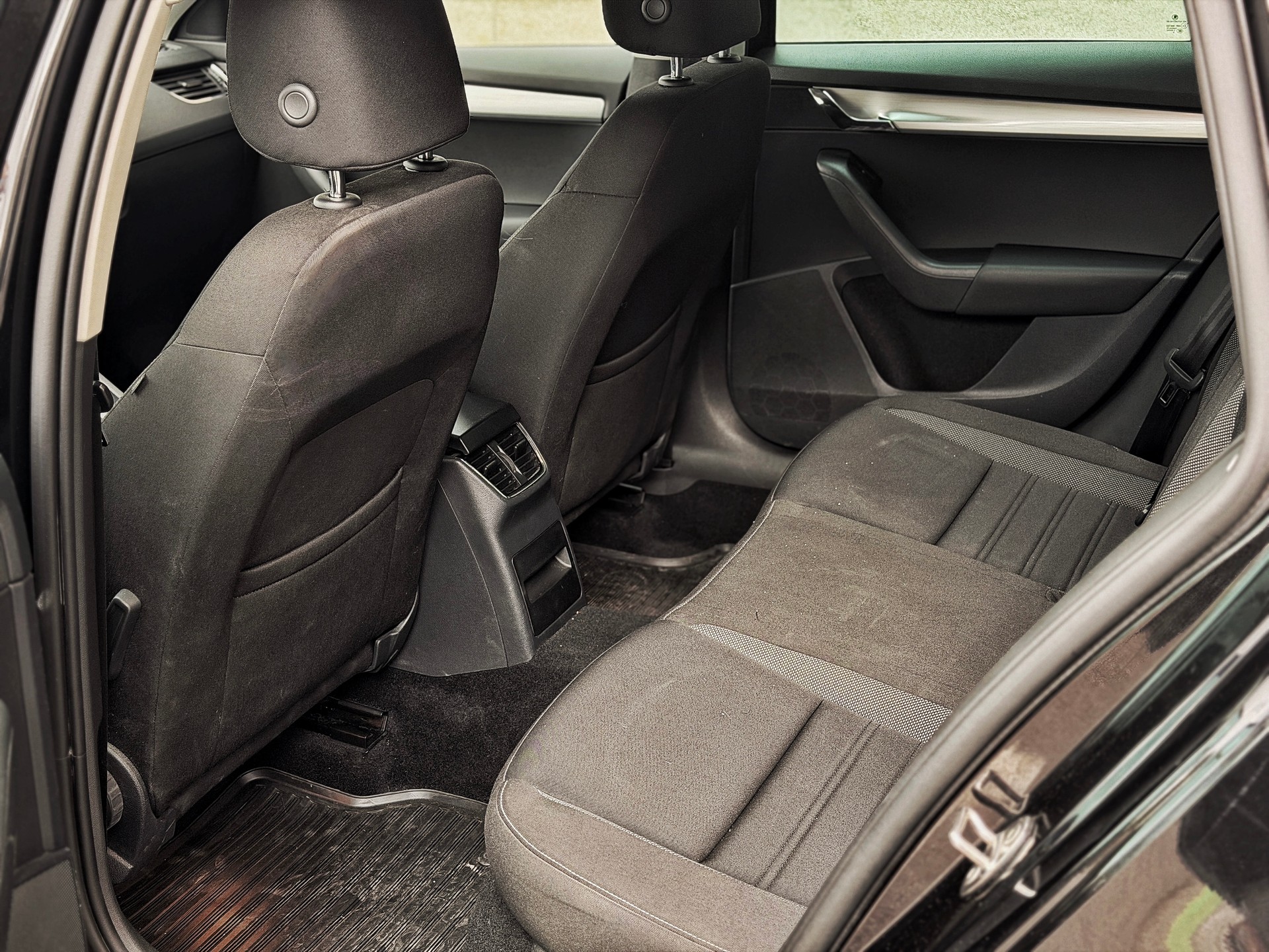 SKODA Octavia Combi 2.0 TDI Ambition DSG-image-17