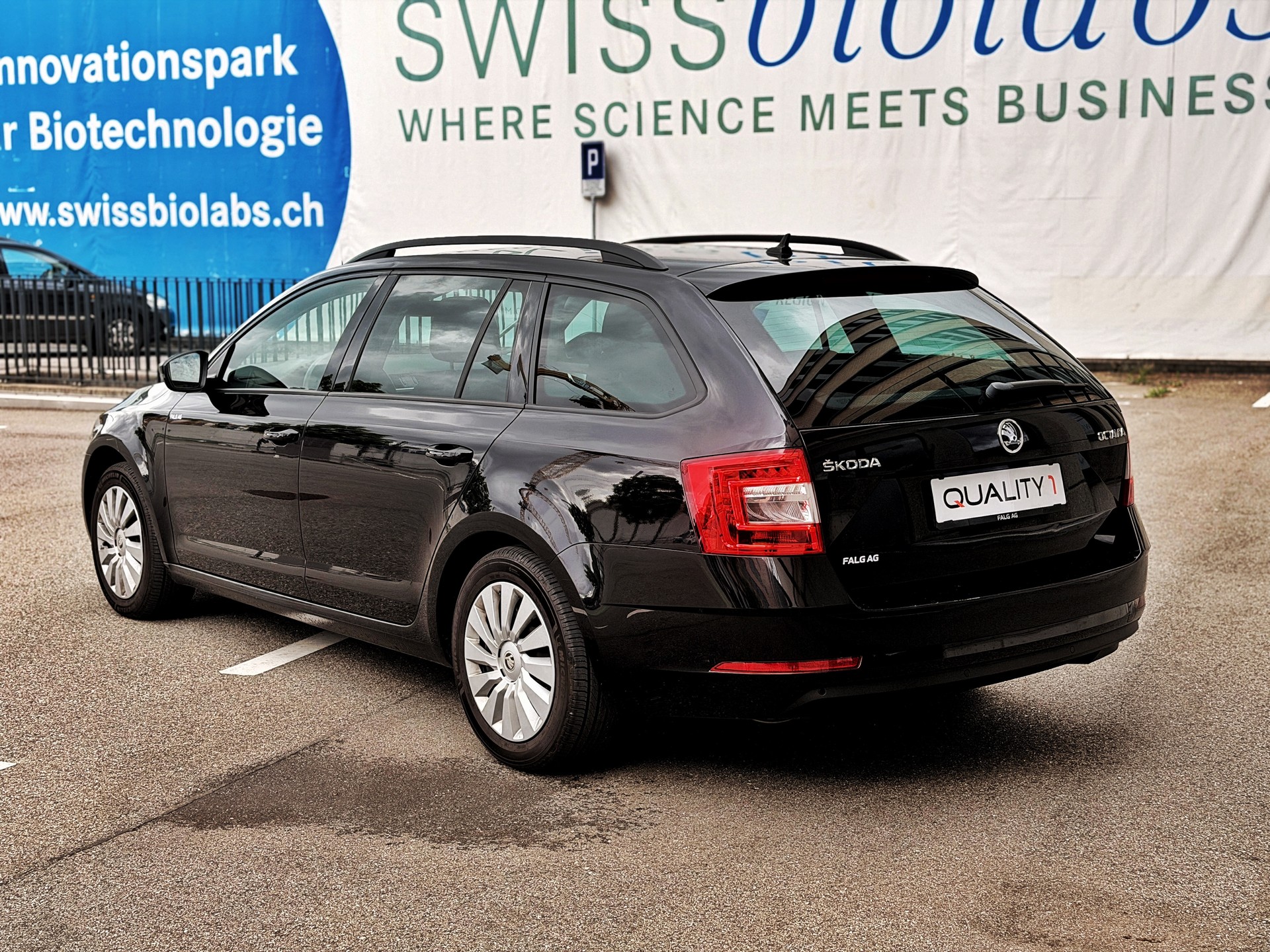 SKODA Octavia Combi 2.0 TDI Ambition DSG-showroom-element-2