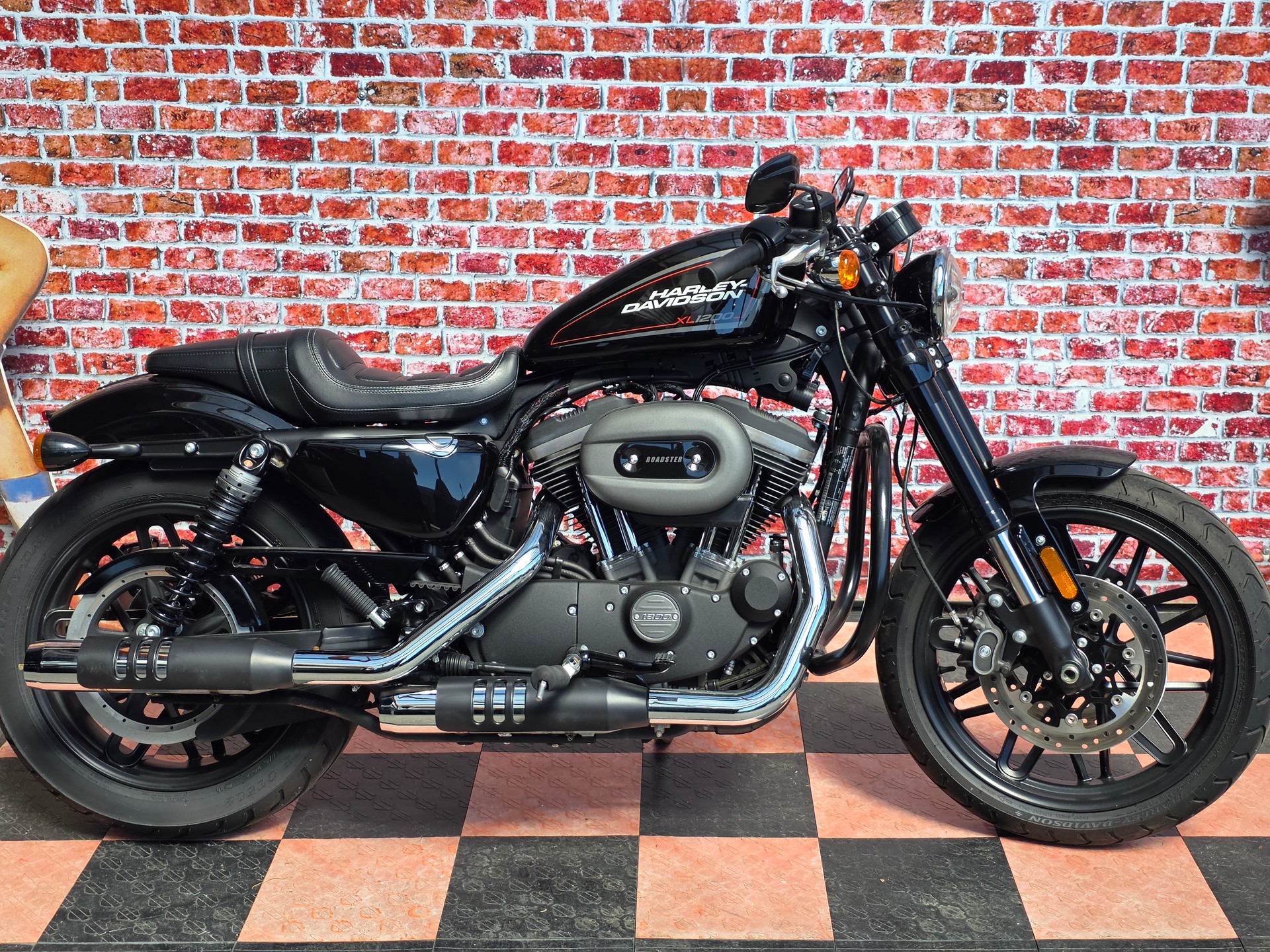 HARLEY-DAVIDSON XL 1200 CX Sportster Roadster ABS-showroom-element-2