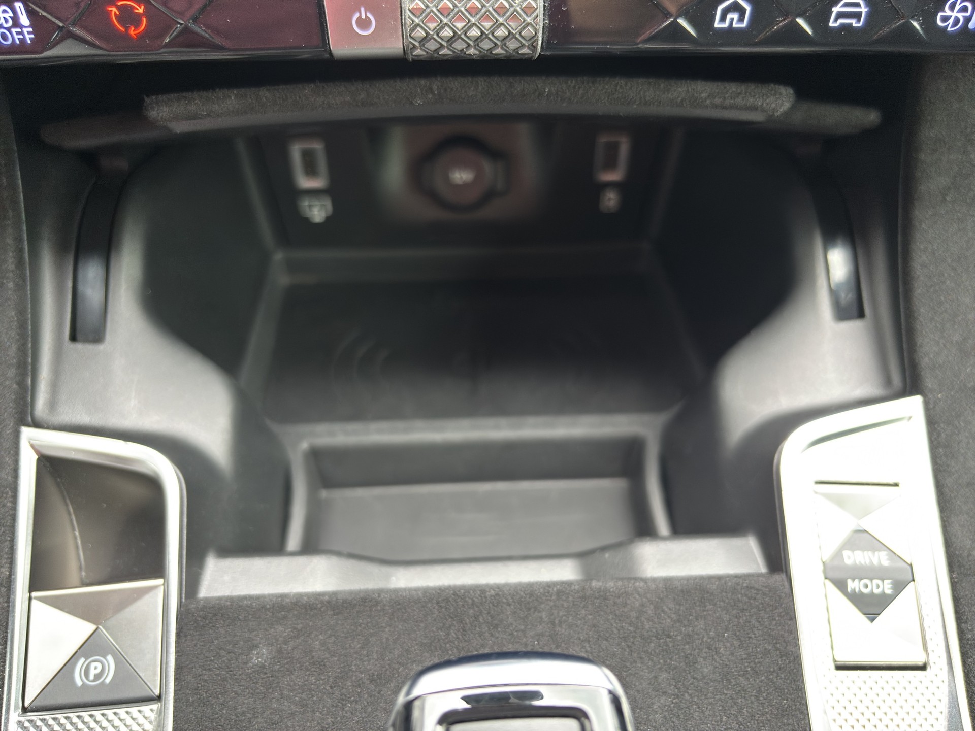 DS AUTOMOBILES DS 7 E-Tense 300 4x4 Ligne Noire-image-10