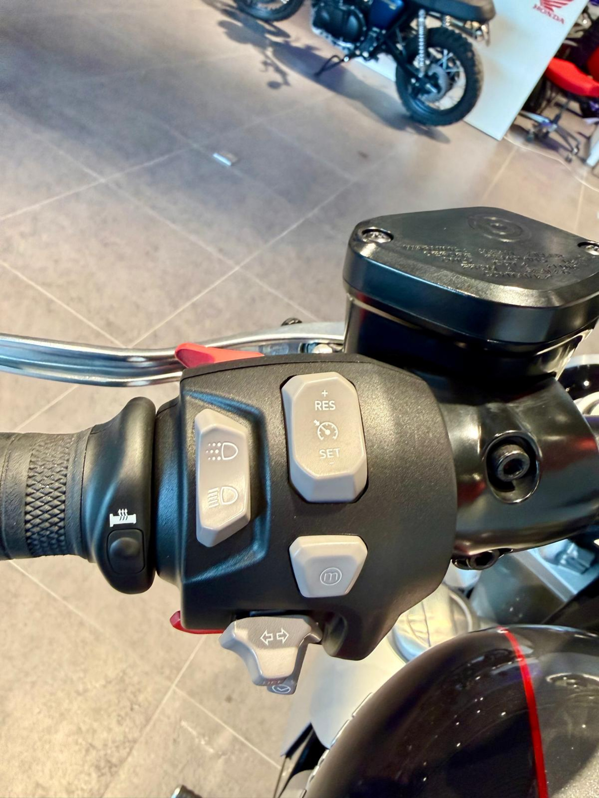TRIUMPH Rocket 3 GT 221-image-4