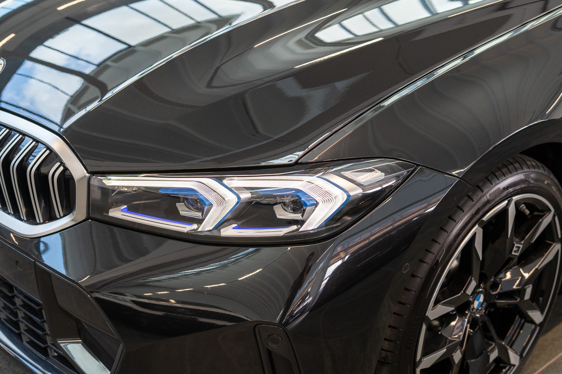 BMW 330i xDrive M Sport SAG / LCI / 360°Kamera / HeadUp-image-23