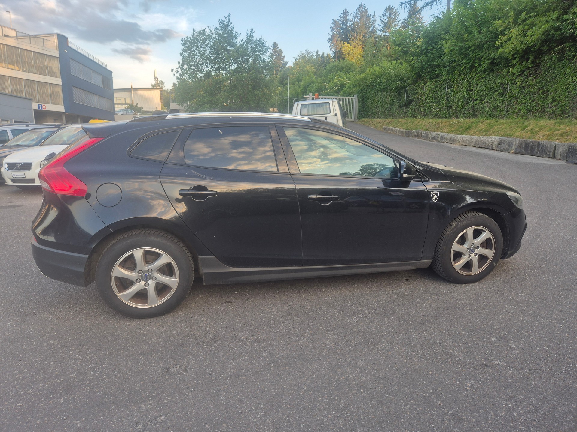 VOLVO V40 Cross Country T4 2.0 AWD Summum Geartronic-image-3