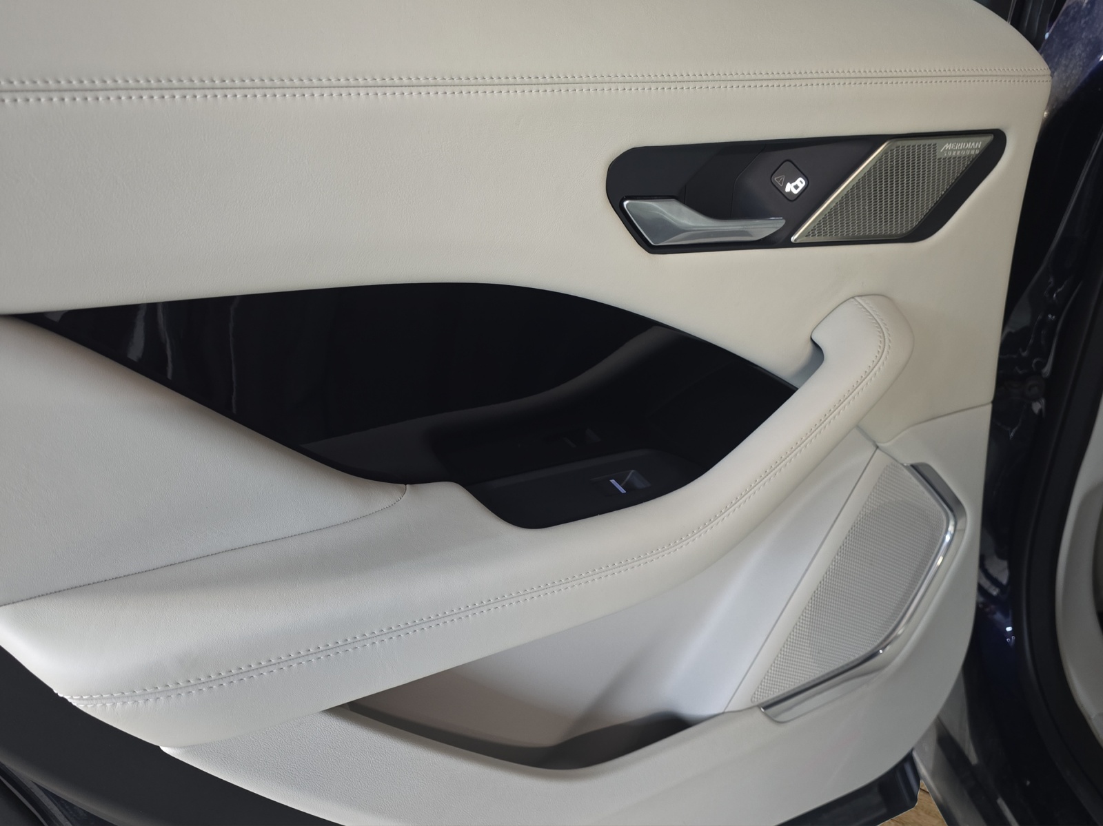 JAGUAR I-Pace EV400 HSE AWD-image-23