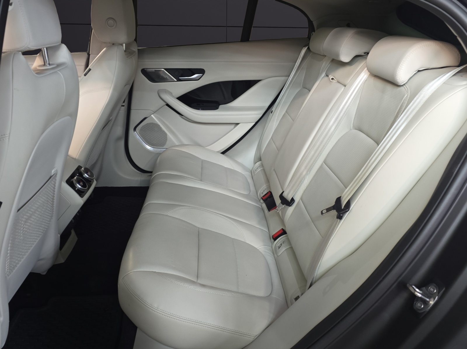 JAGUAR I-Pace EV400 HSE AWD-image-22