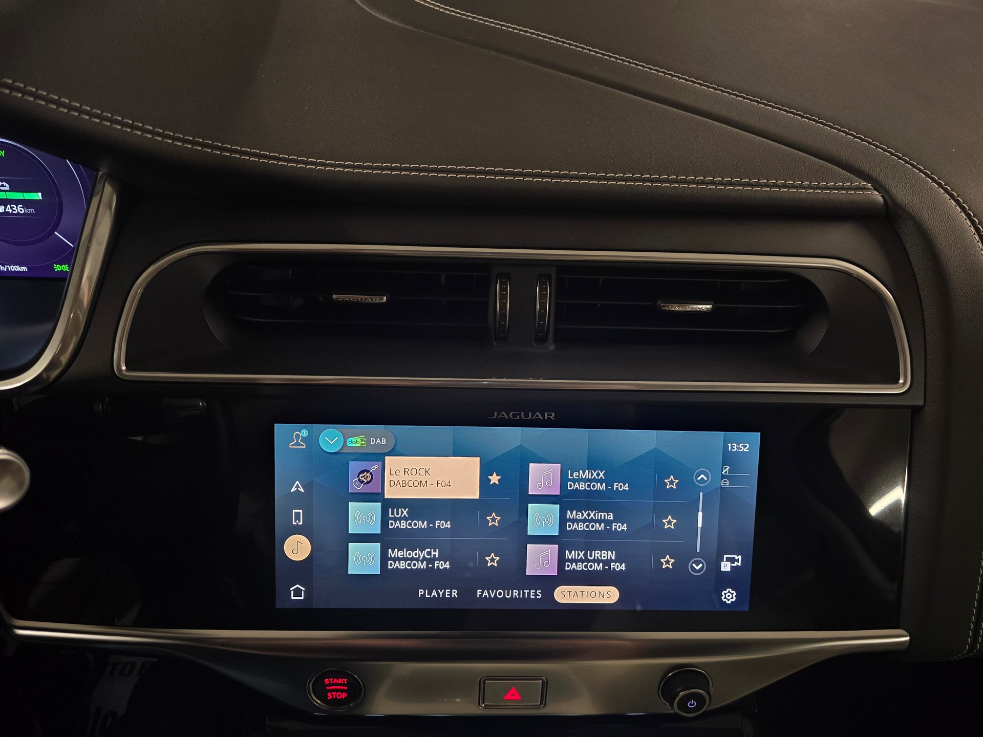 JAGUAR I-Pace EV400 HSE AWD-image-17