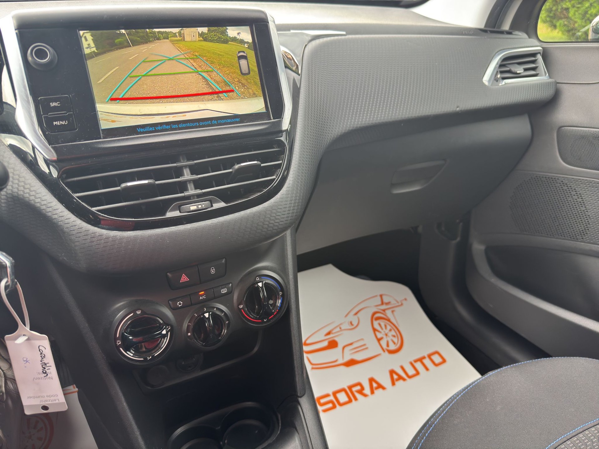 PEUGEOT 208 1.2 PureTech Style-image-9
