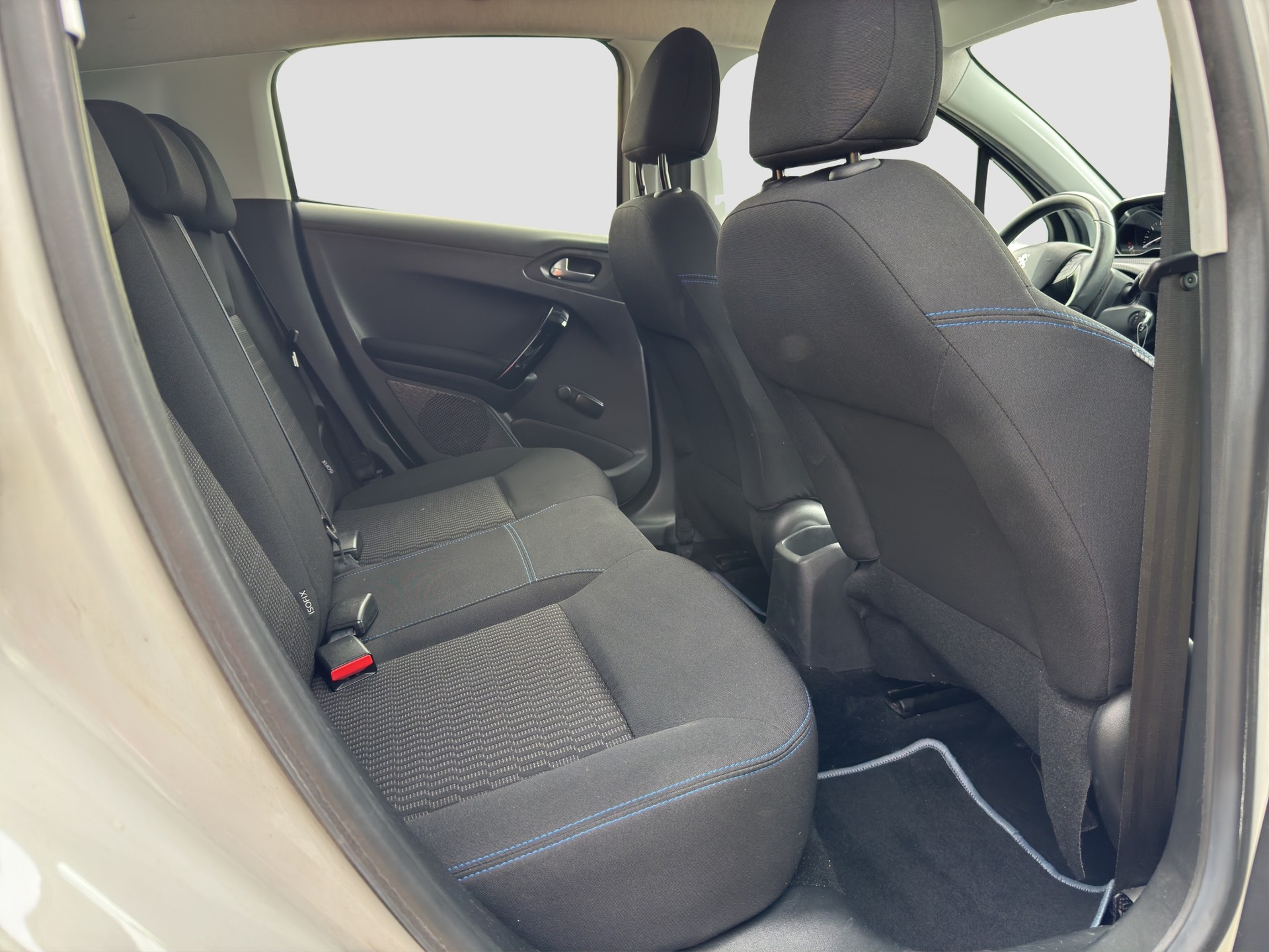 PEUGEOT 208 1.2 PureTech Style-image-13