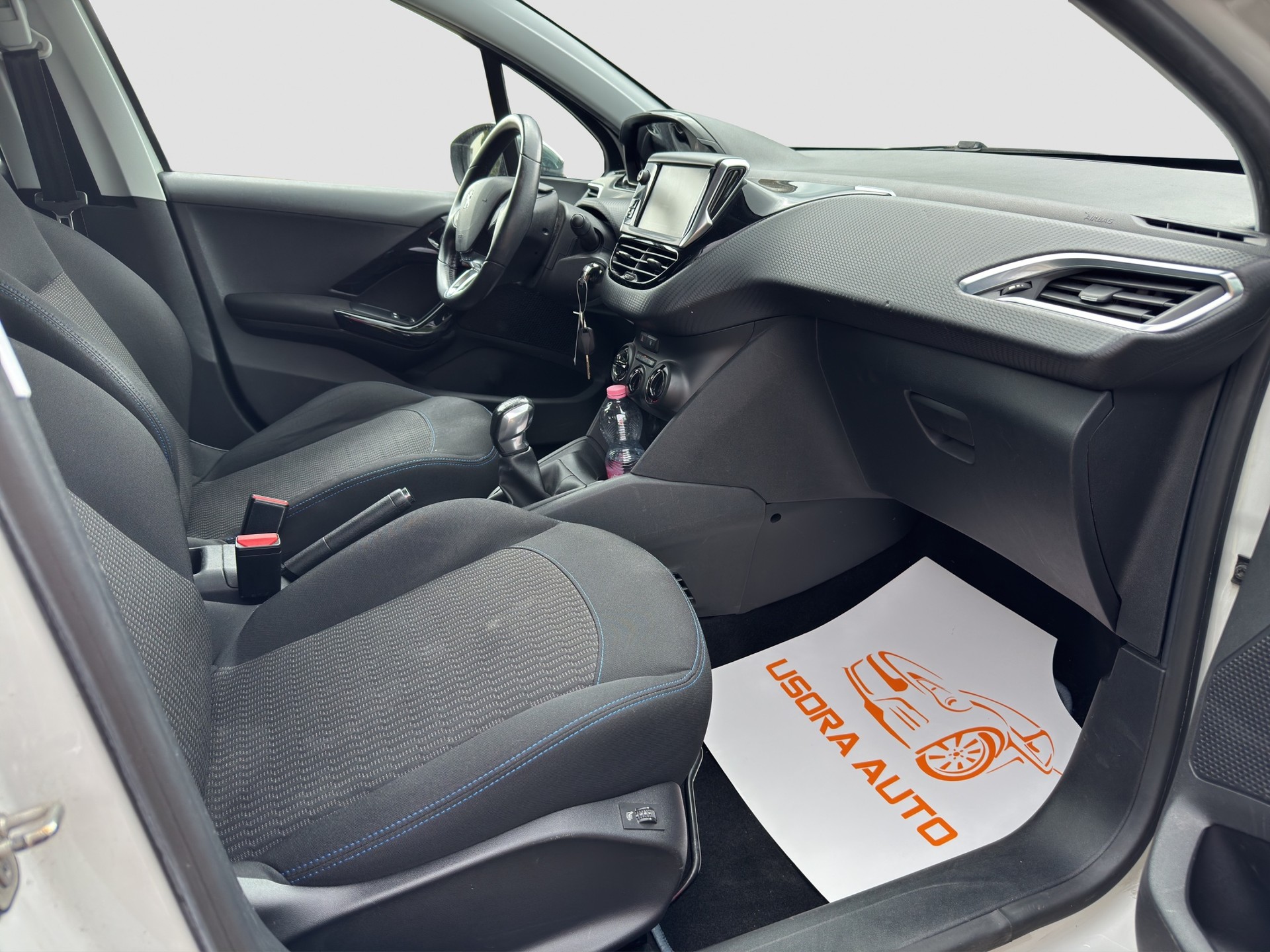 PEUGEOT 208 1.2 PureTech Style-image-12
