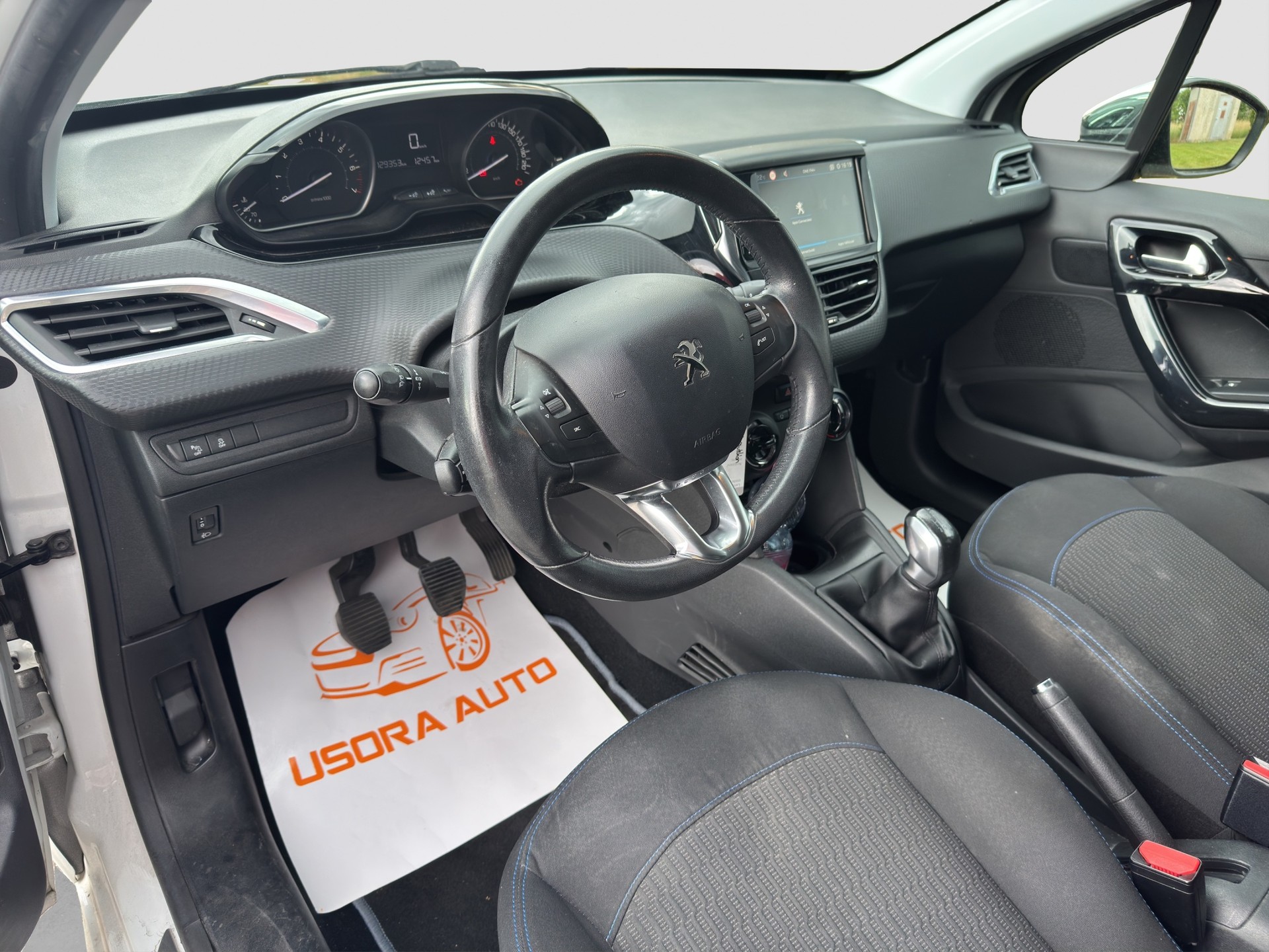 PEUGEOT 208 1.2 PureTech Style-image-10