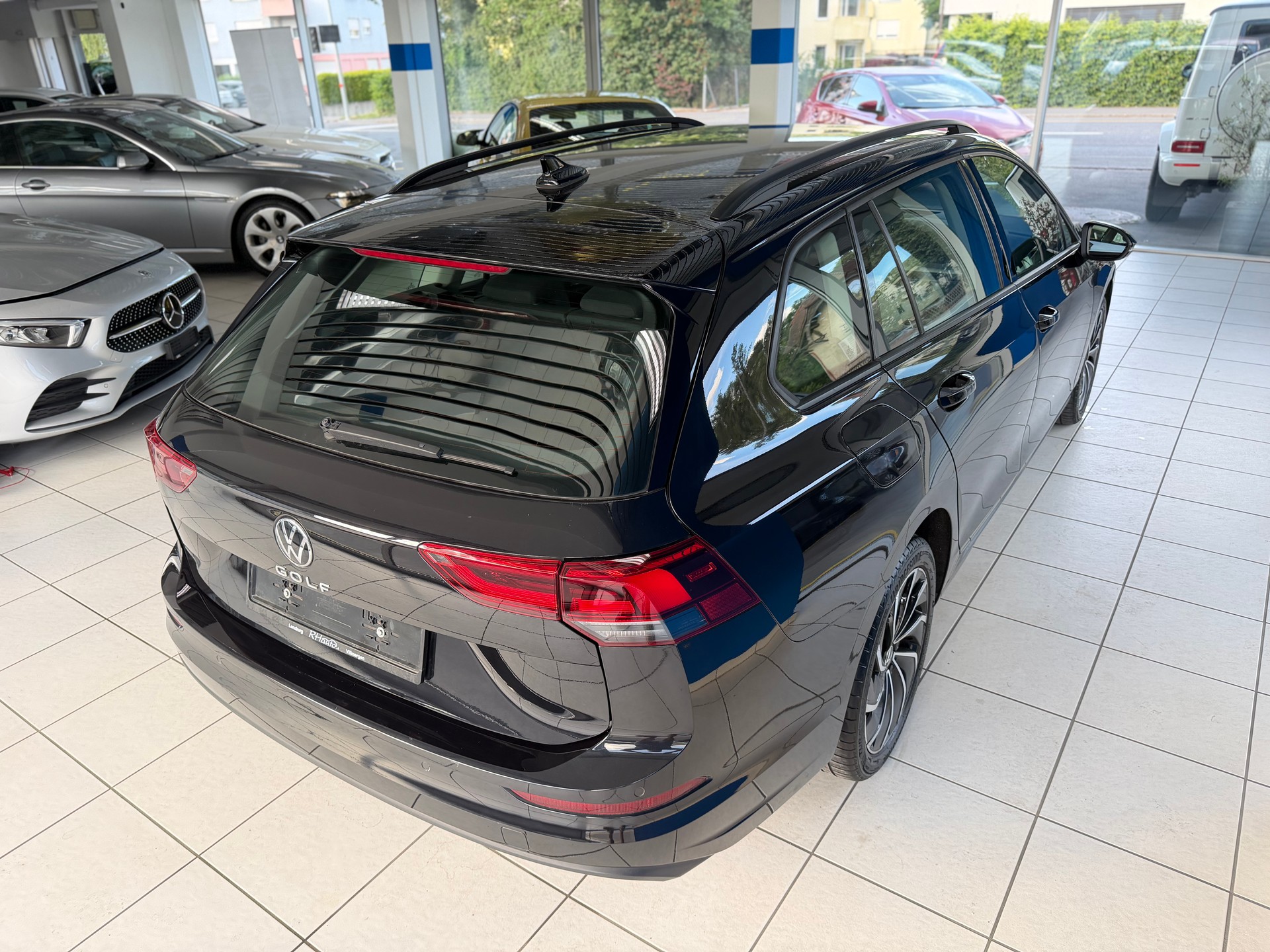 VW Golf Variant 1.5 TSI Life-image-4