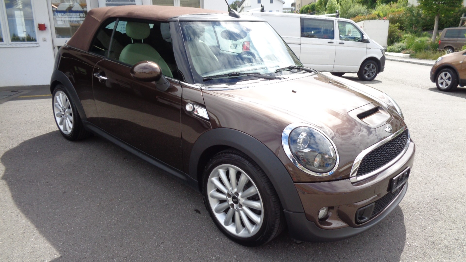 MINI Cooper S Cabriolet-image-1