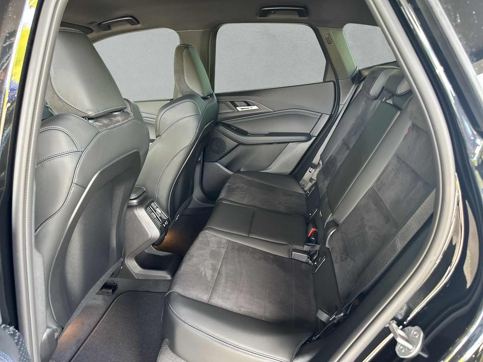 BMW 225e xDrive Active Tourer-image-15