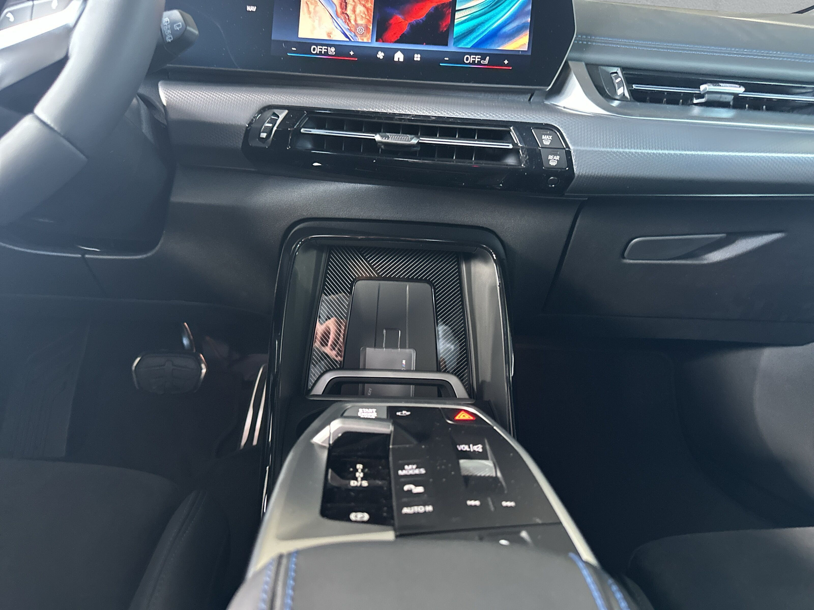 BMW 225e xDrive Active Tourer-image-17